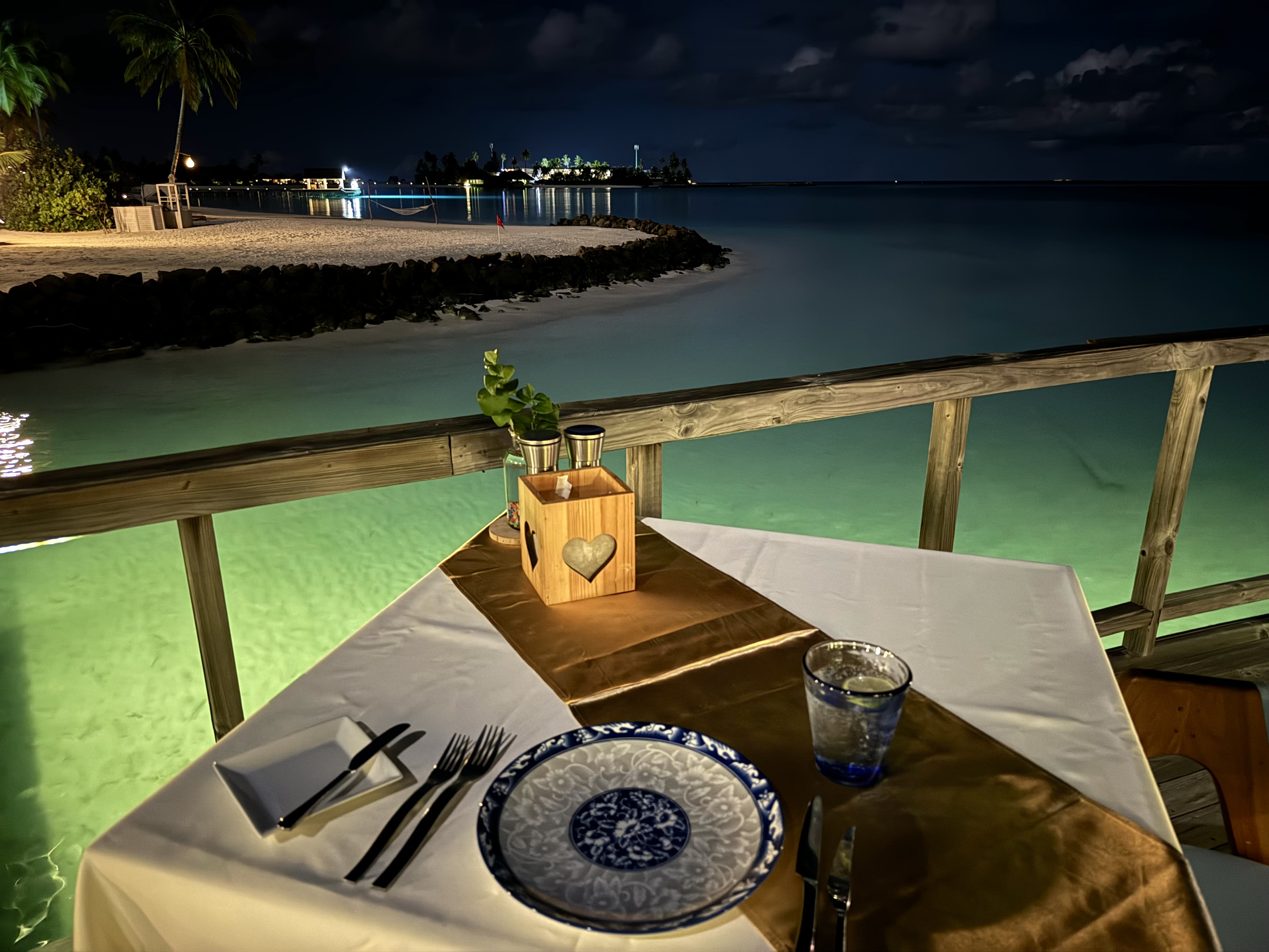 Iru Veli restaurant romantic dinner for 1