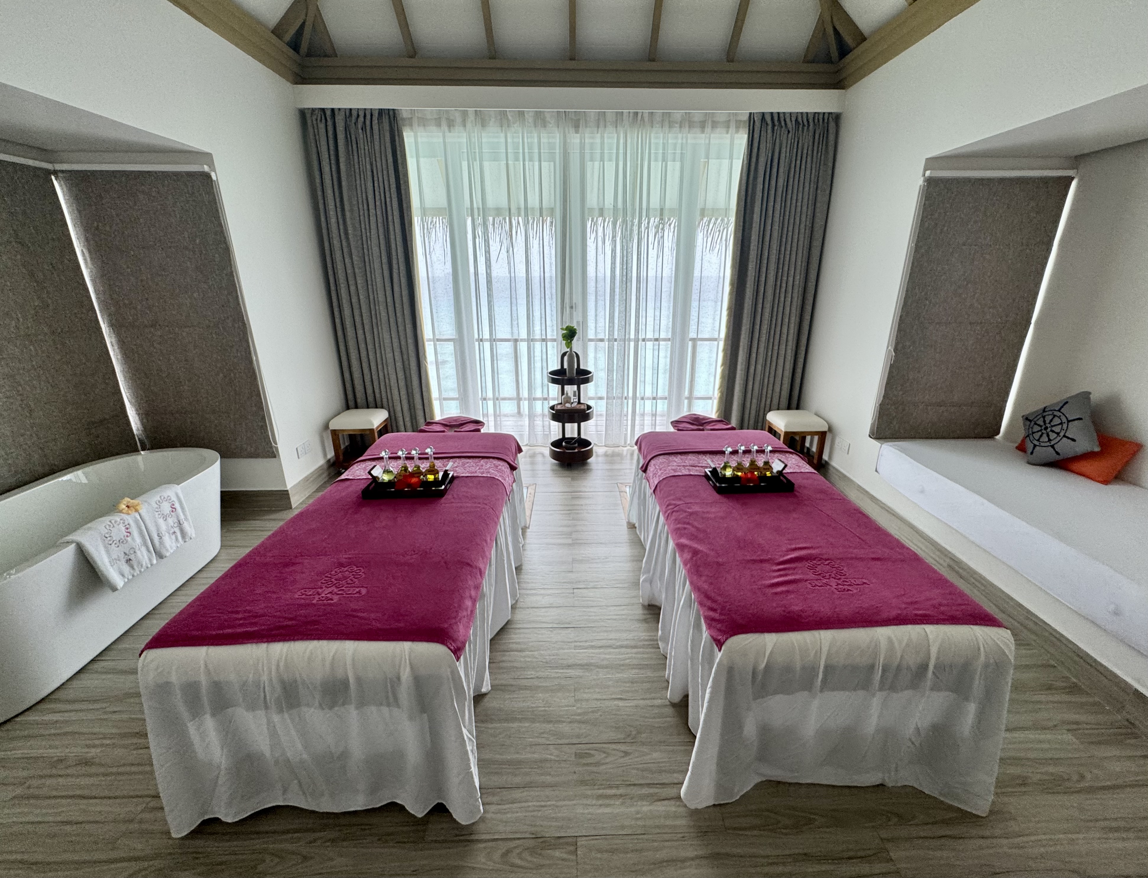 Iru Veli spa room