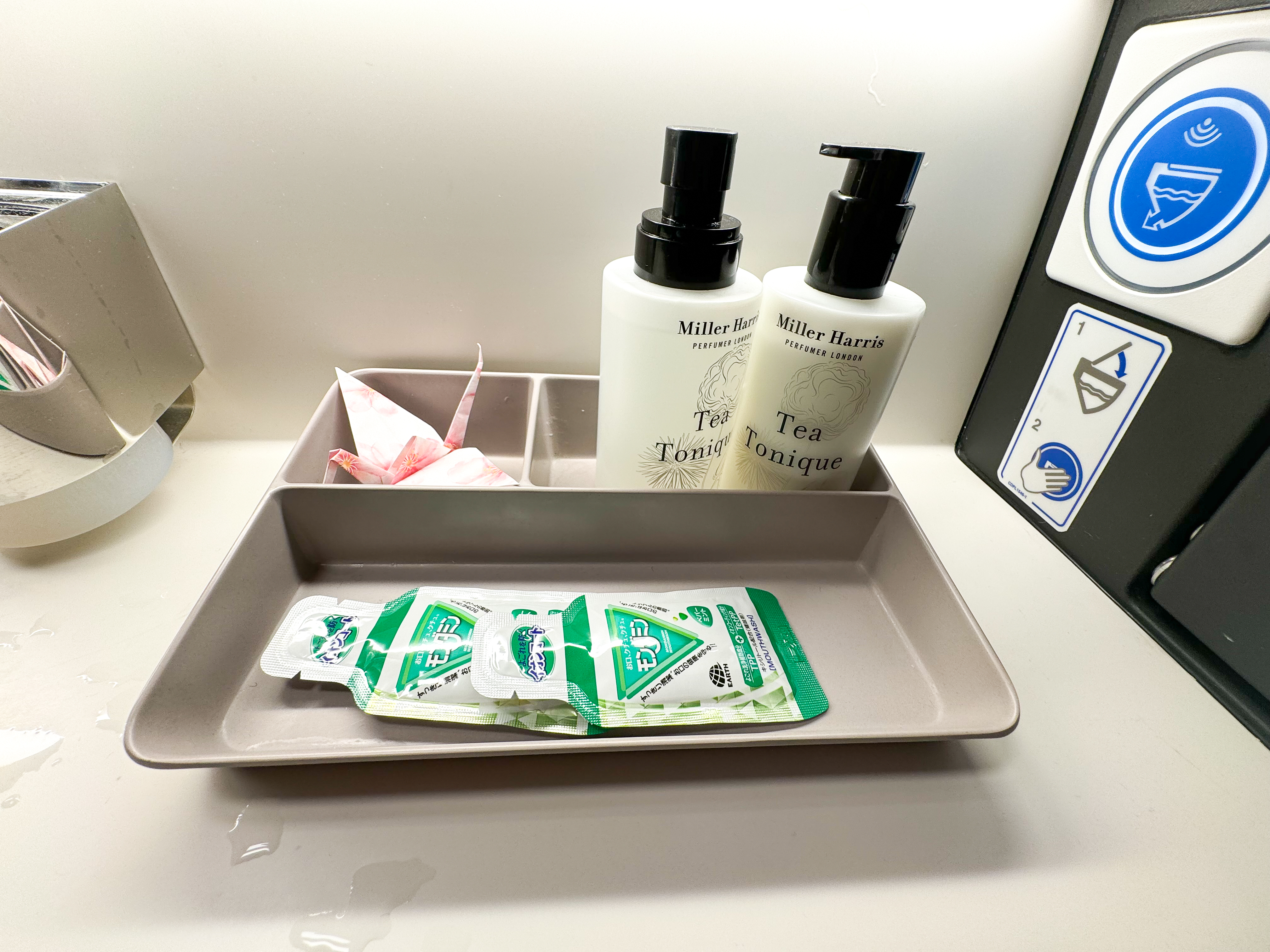 Japan Airlines A350 1000 business bathroom amenities Japan Airlines A350 1000 business bathroom amenities