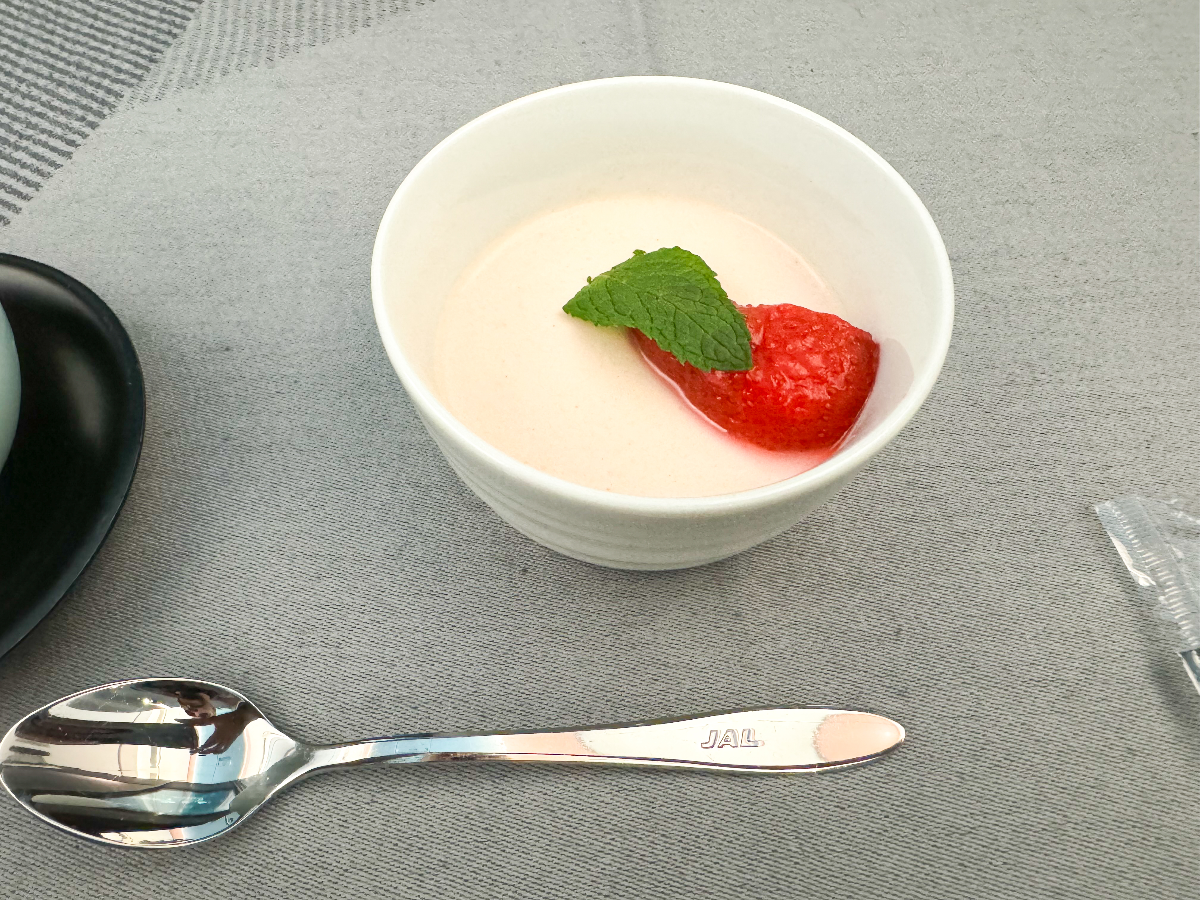 Japan Airlines A350 1000 business dessert Japan Airlines A350 1000 business dessert