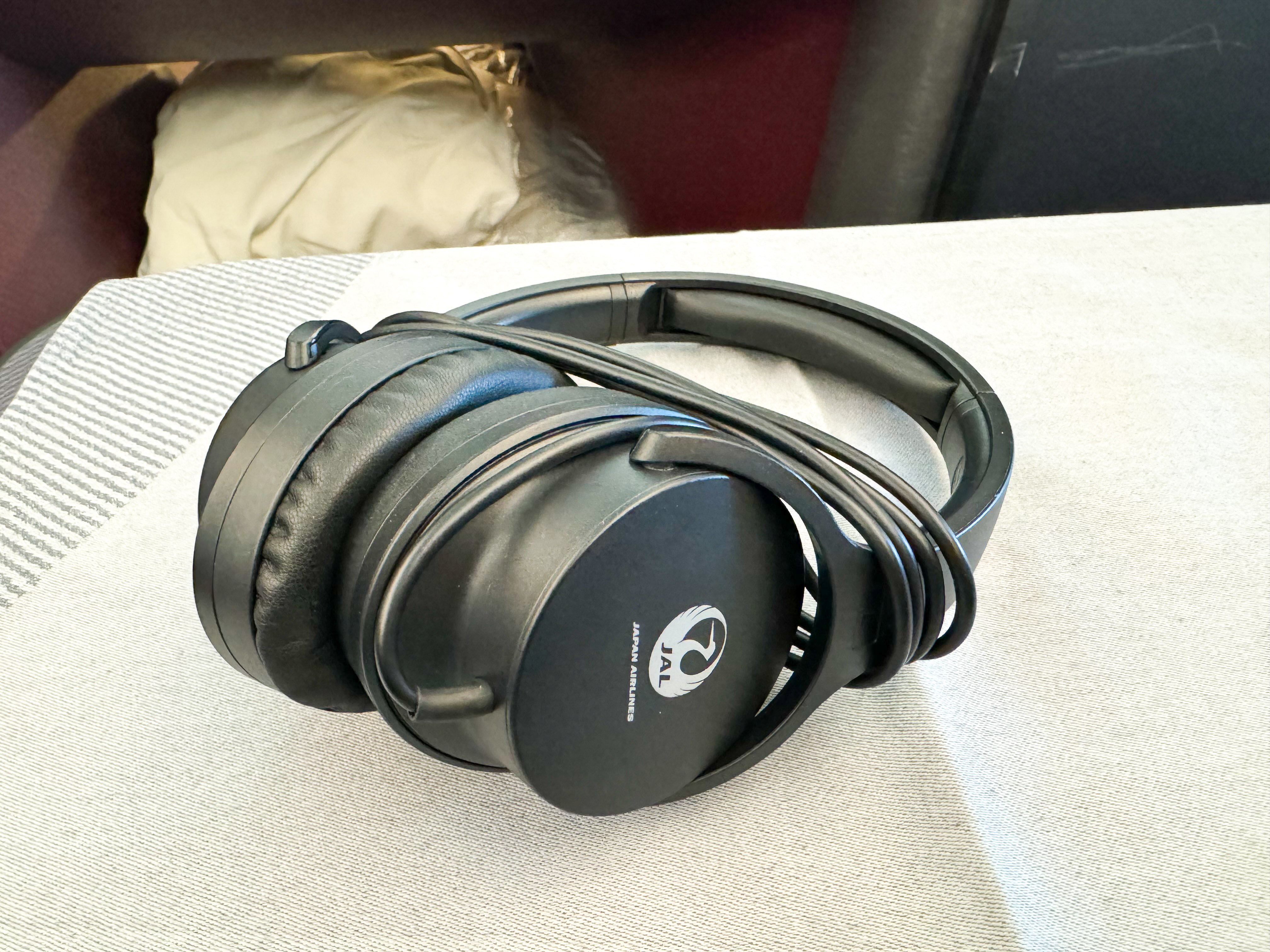 Japan Airlines A350 1000 business headphones Japan Airlines A350 1000 business headphones