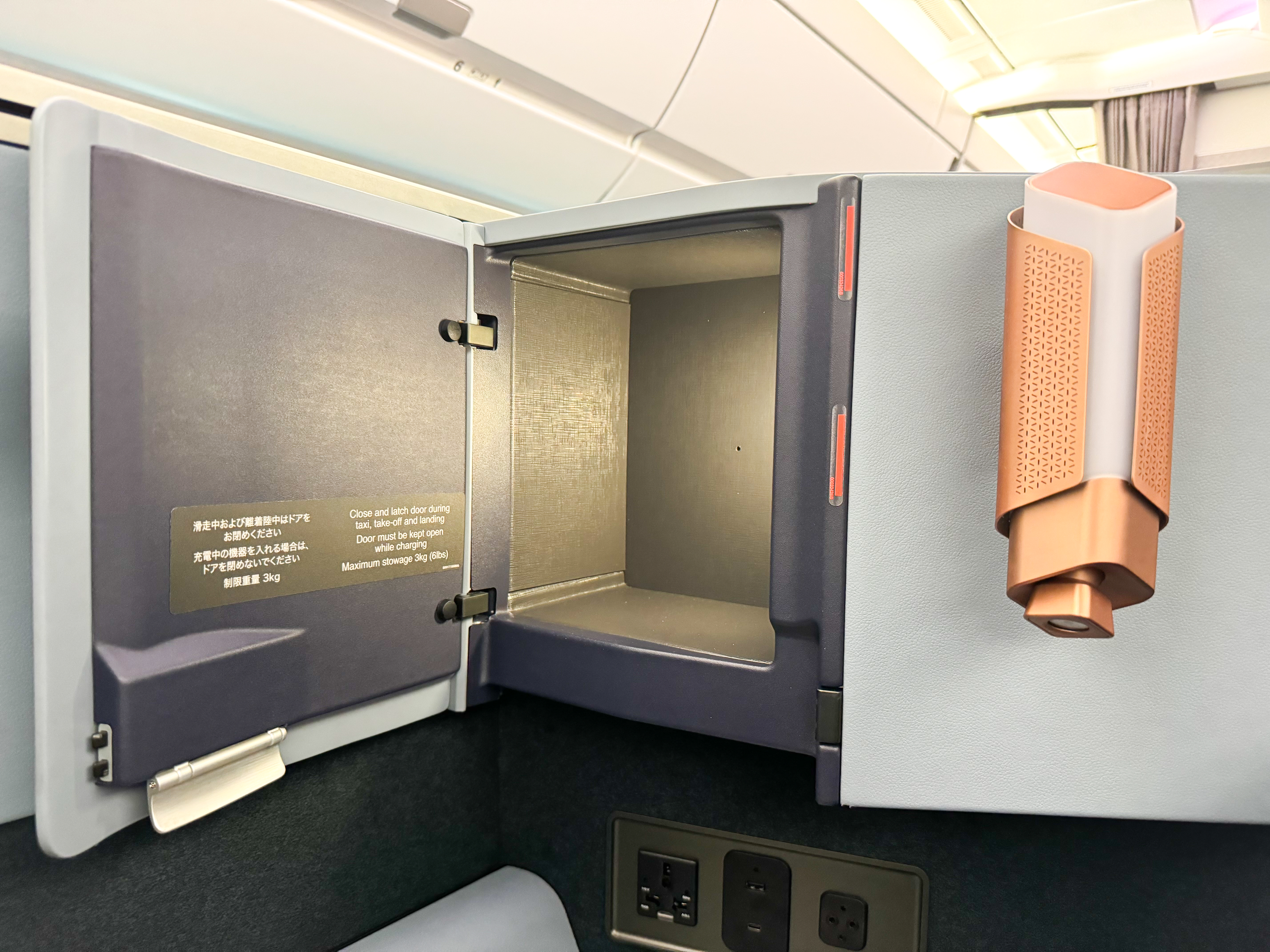 Japan Airlines A350 1000 business storage Japan Airlines A350 1000 business storage