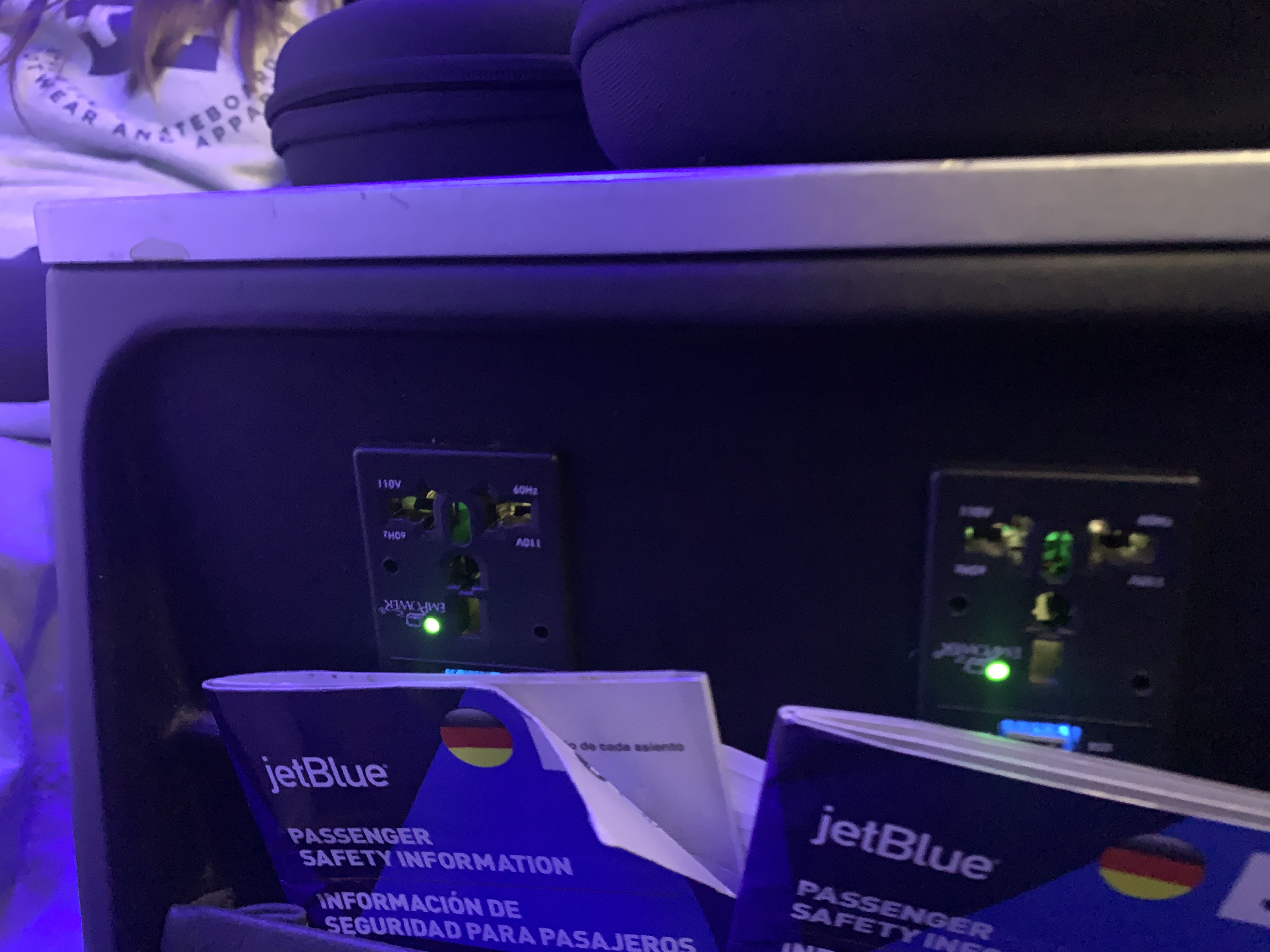 JetBlue Mint A321 outlets between seats JetBlue Mint A321 outlets between seats