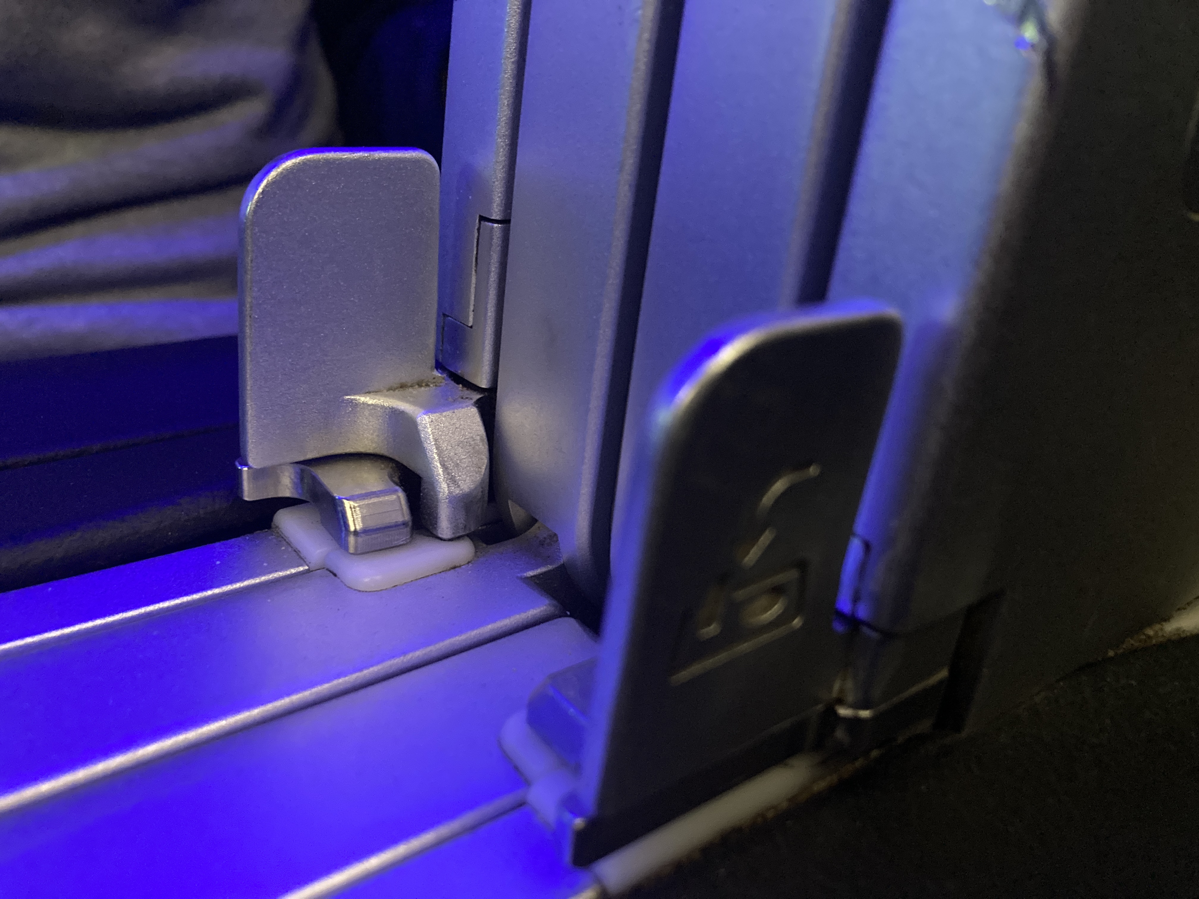JetBlue Mint A321 seat tray table release JetBlue Mint A321 seat tray table release