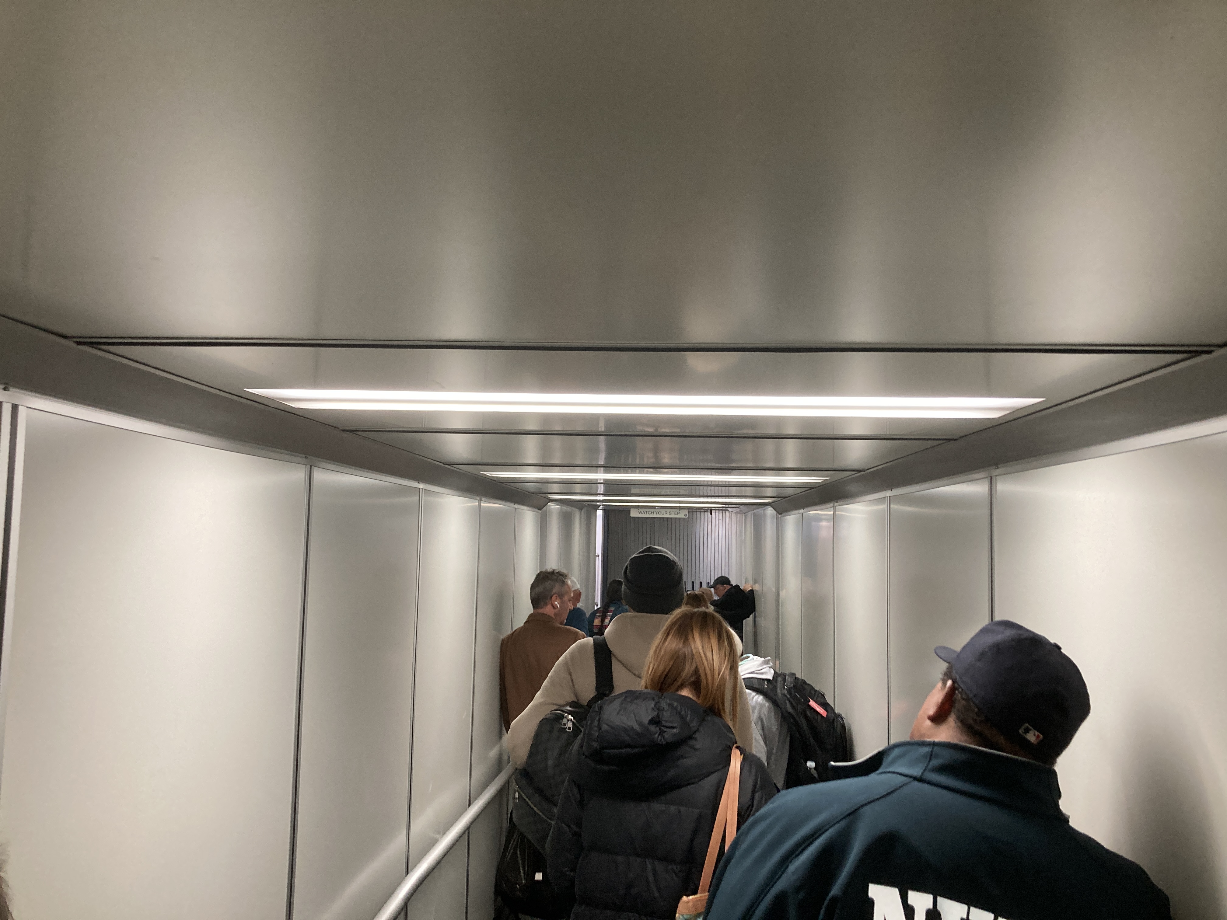 JetBlue boarding stuck in jetbridge JetBlue boarding stuck in jetbridge