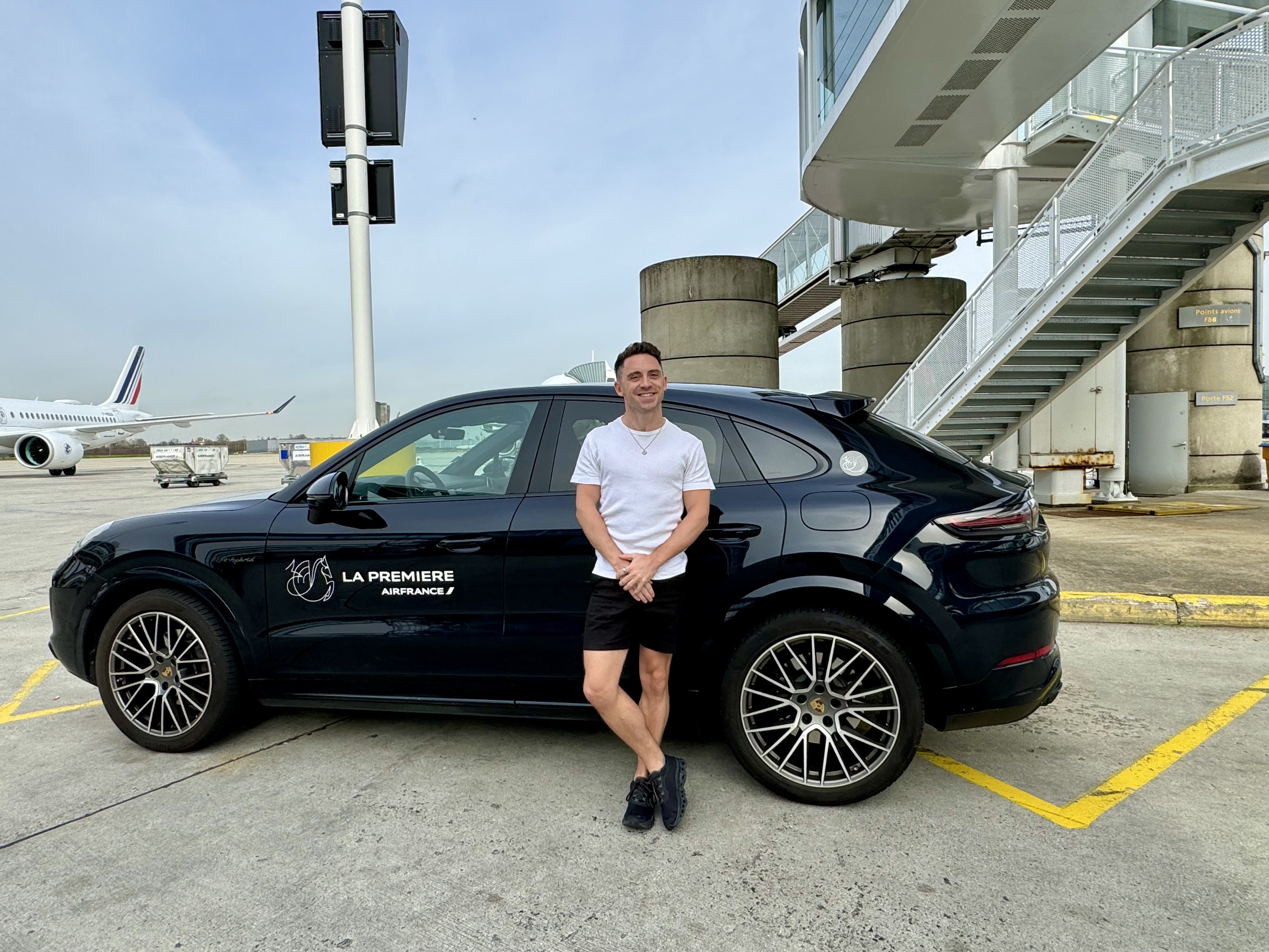 La Premiere Paris CDG Porsche Cayenne