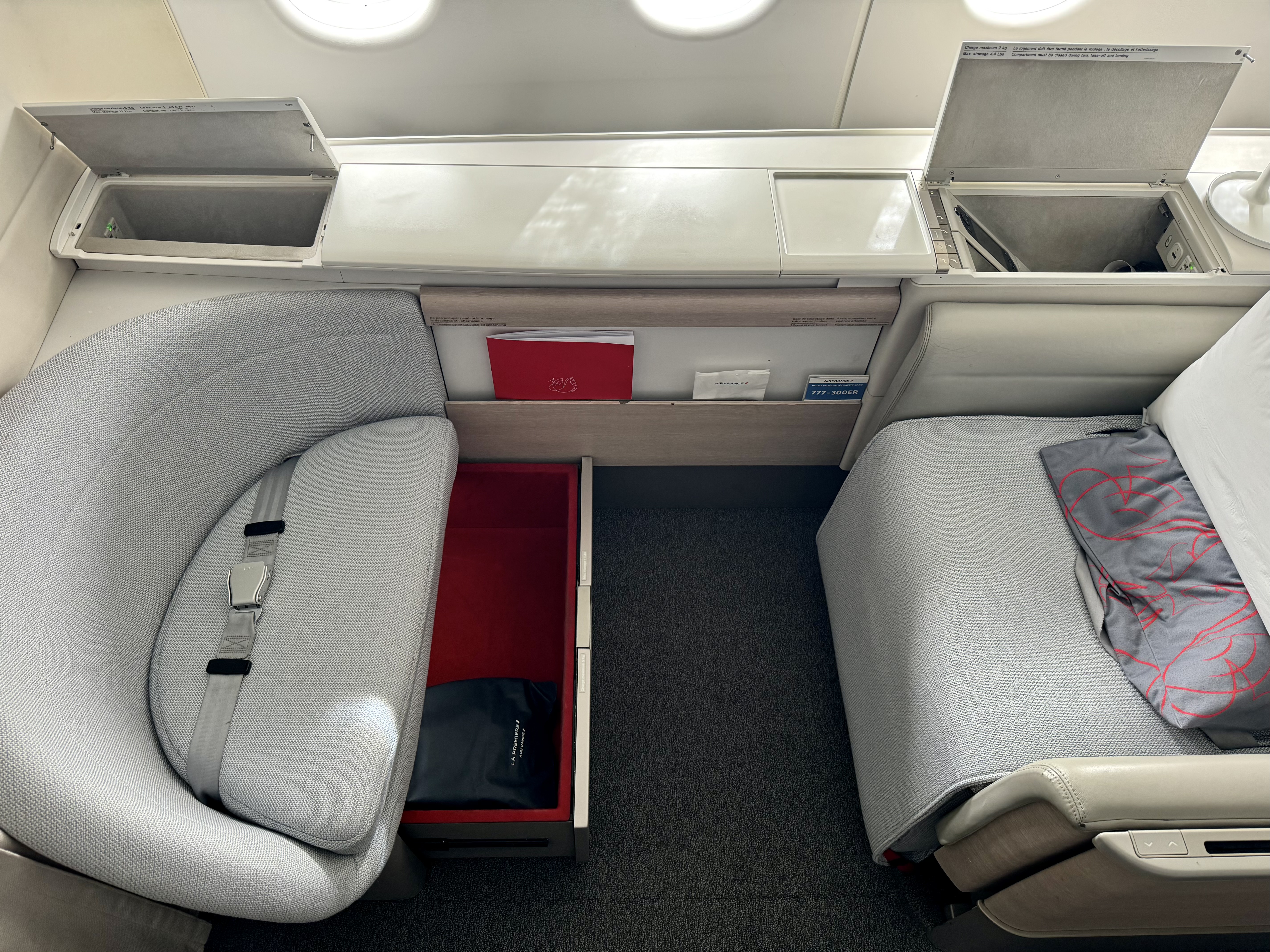 La Premiere seat storage