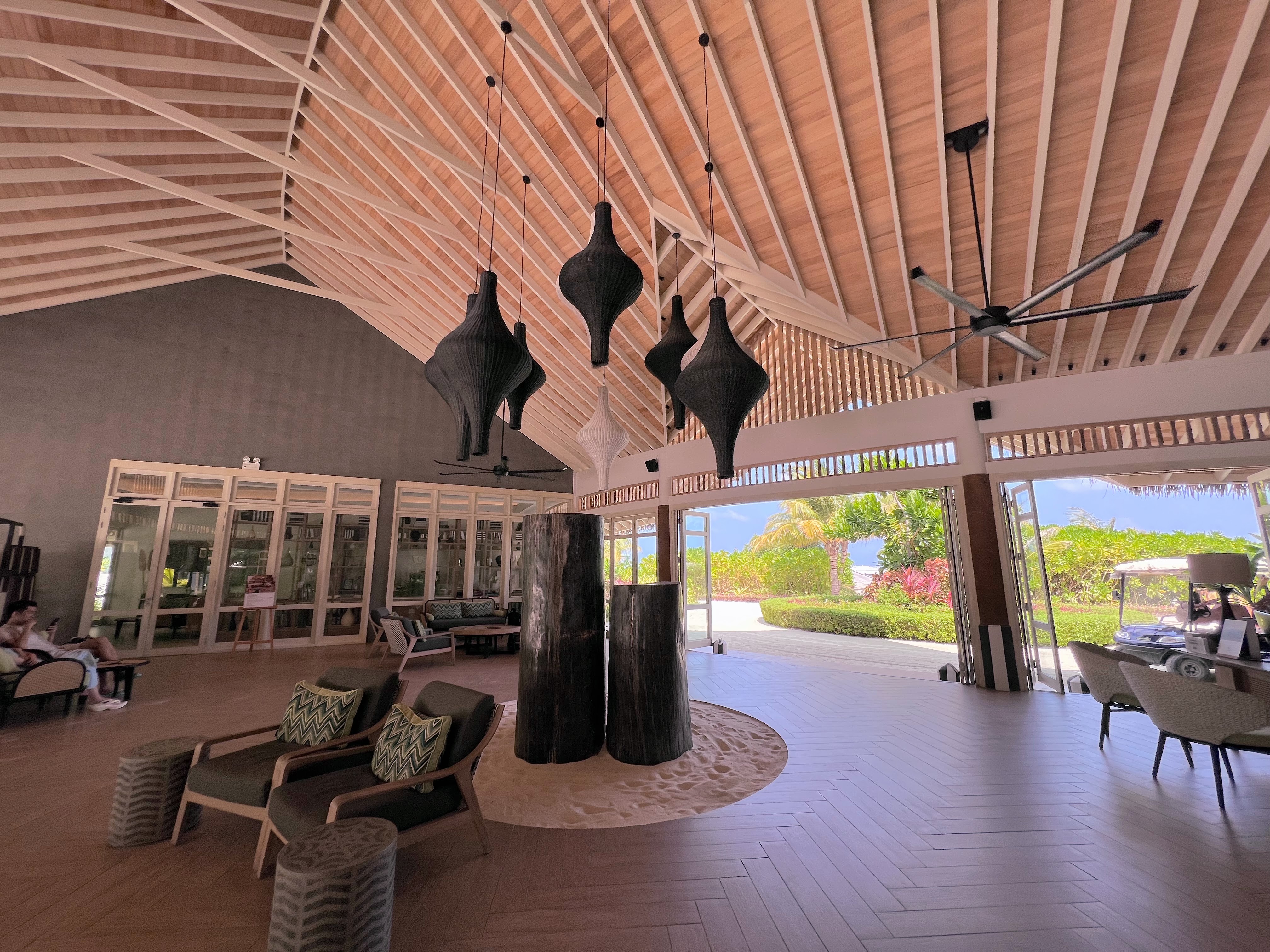 Le Meridien Maldives lobby