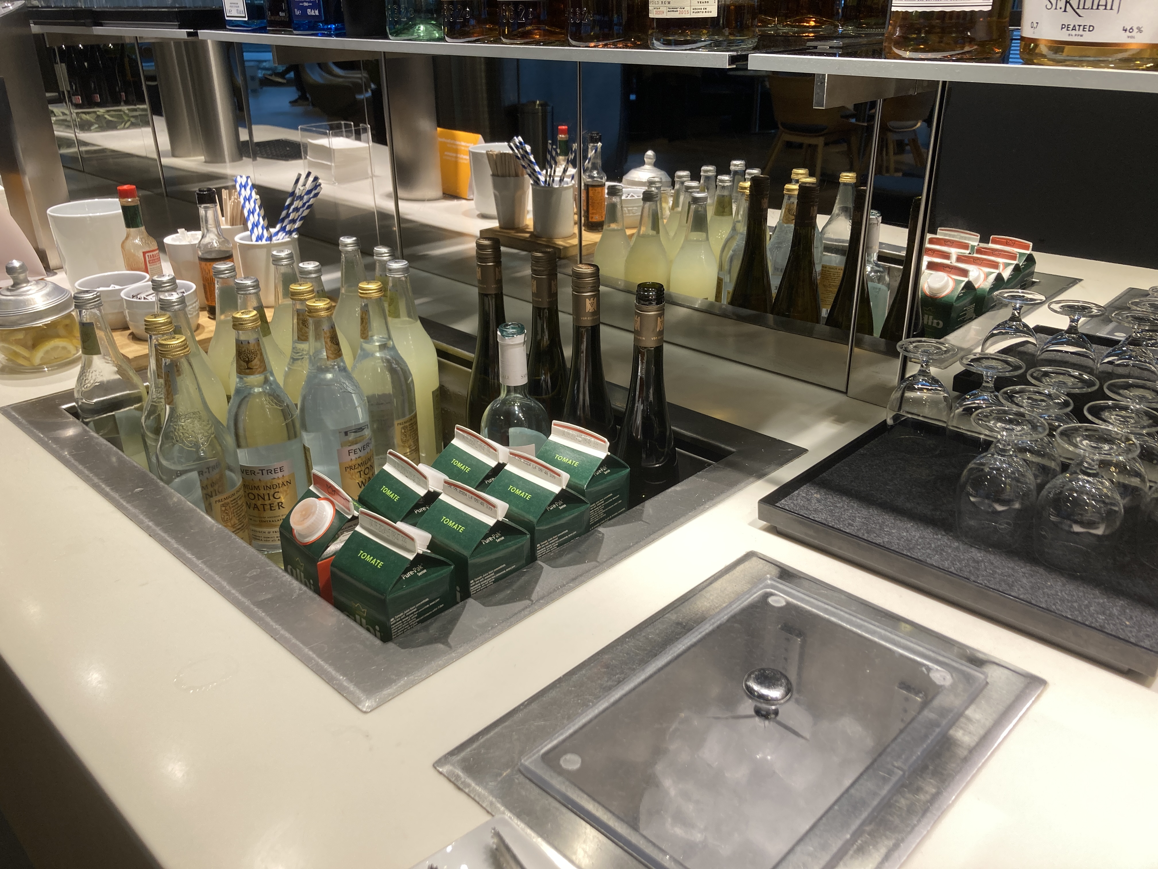 Lufhansa business lounge alcohol and juice Lufhansa business lounge alcohol and juice
