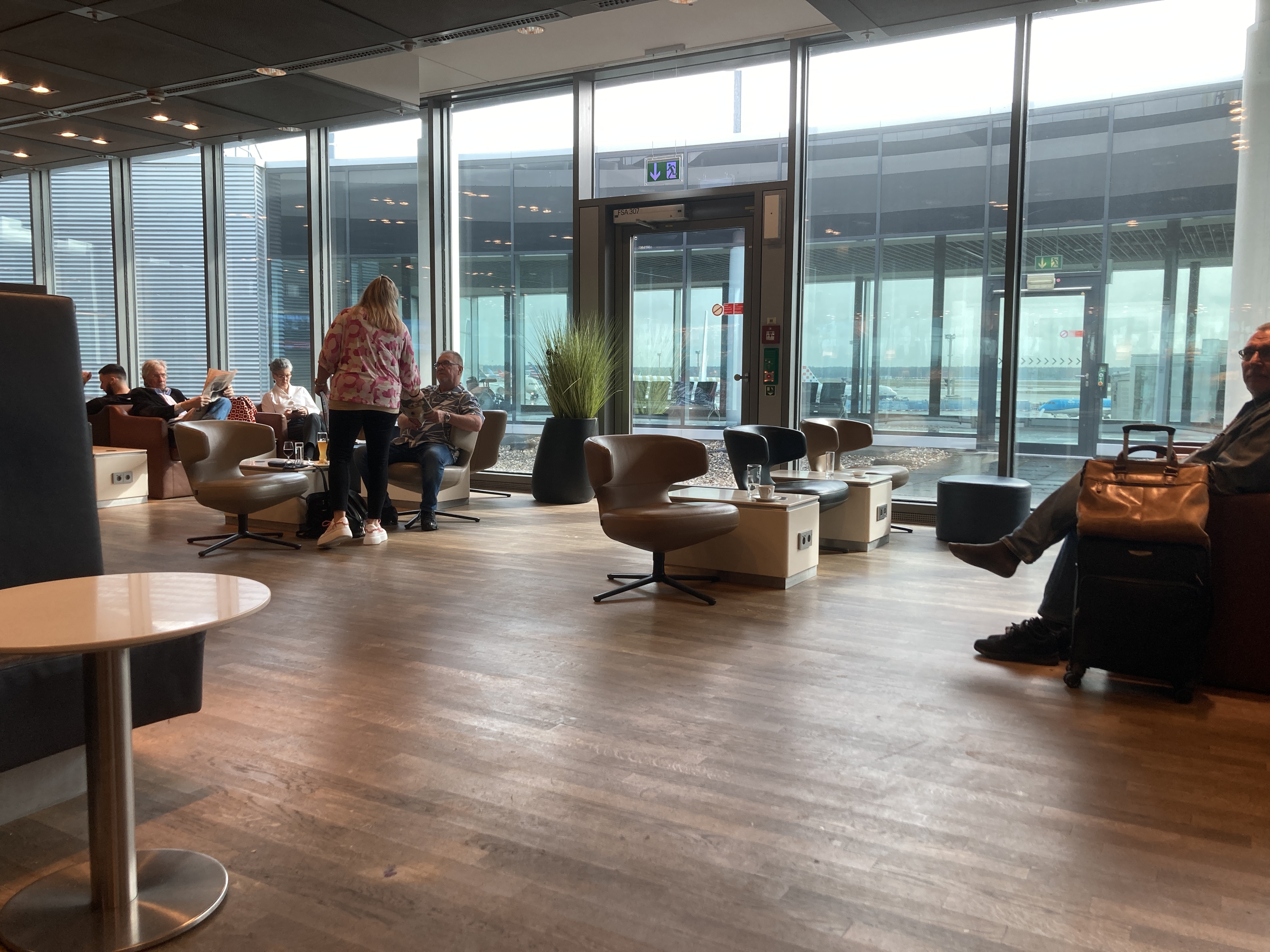 Lufhansa business lounge opean seating area Lufhansa business lounge opean seating area