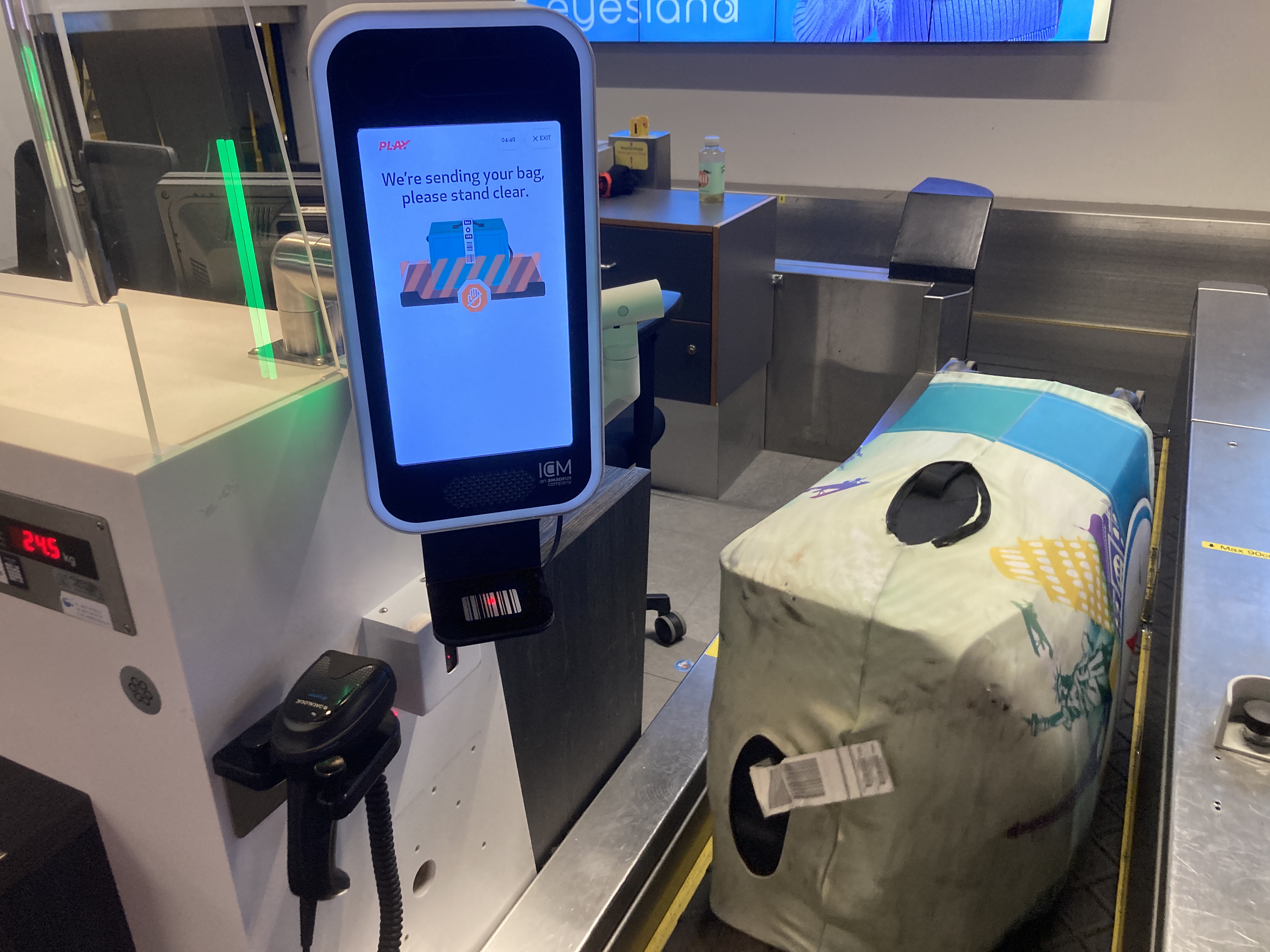 Play airline Iceland self serve bag drop at KEF Play airline Iceland self serve bag drop at KEF
