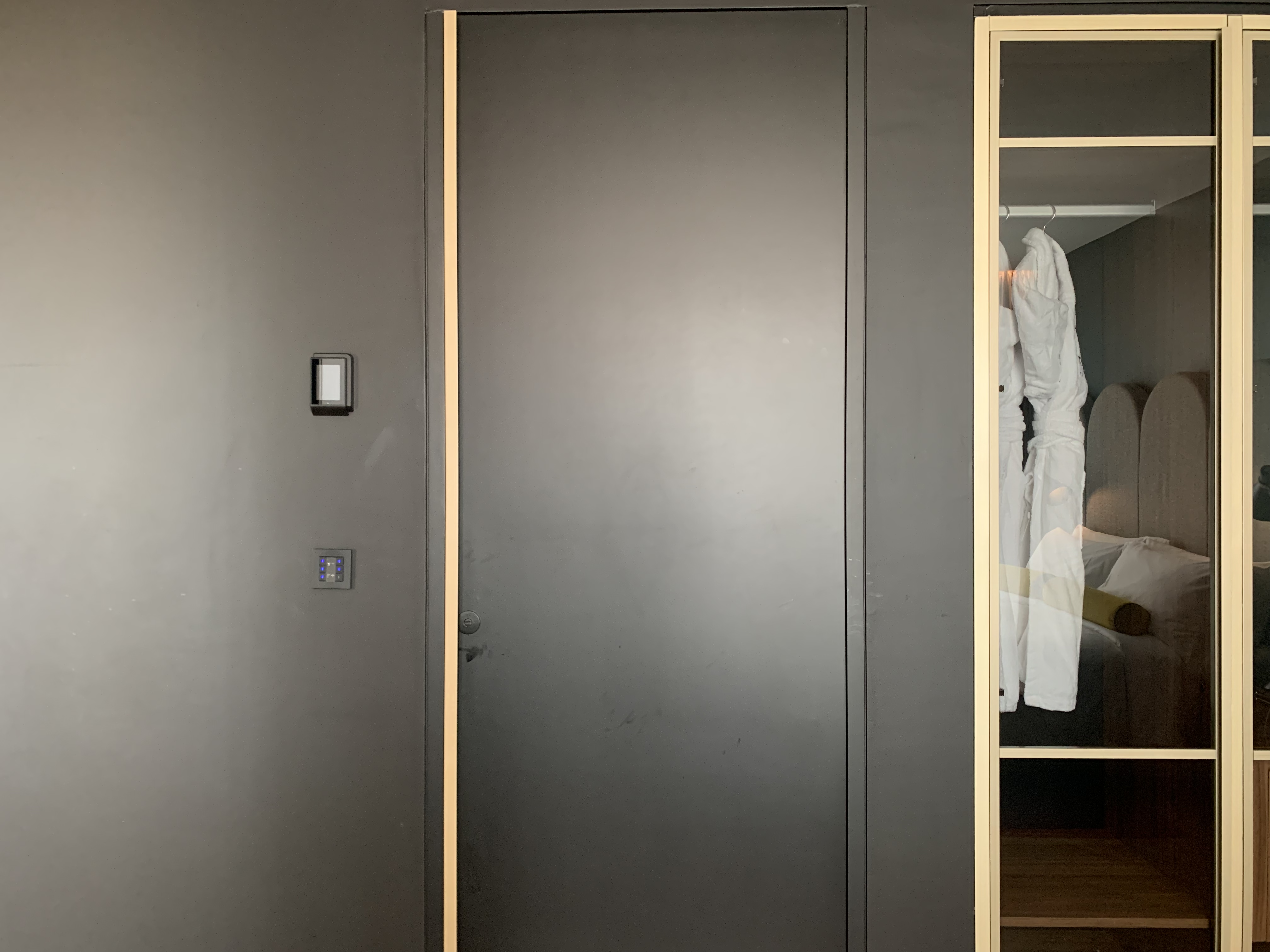 Renaissance Porto Lapa Hotel bathroom door closed