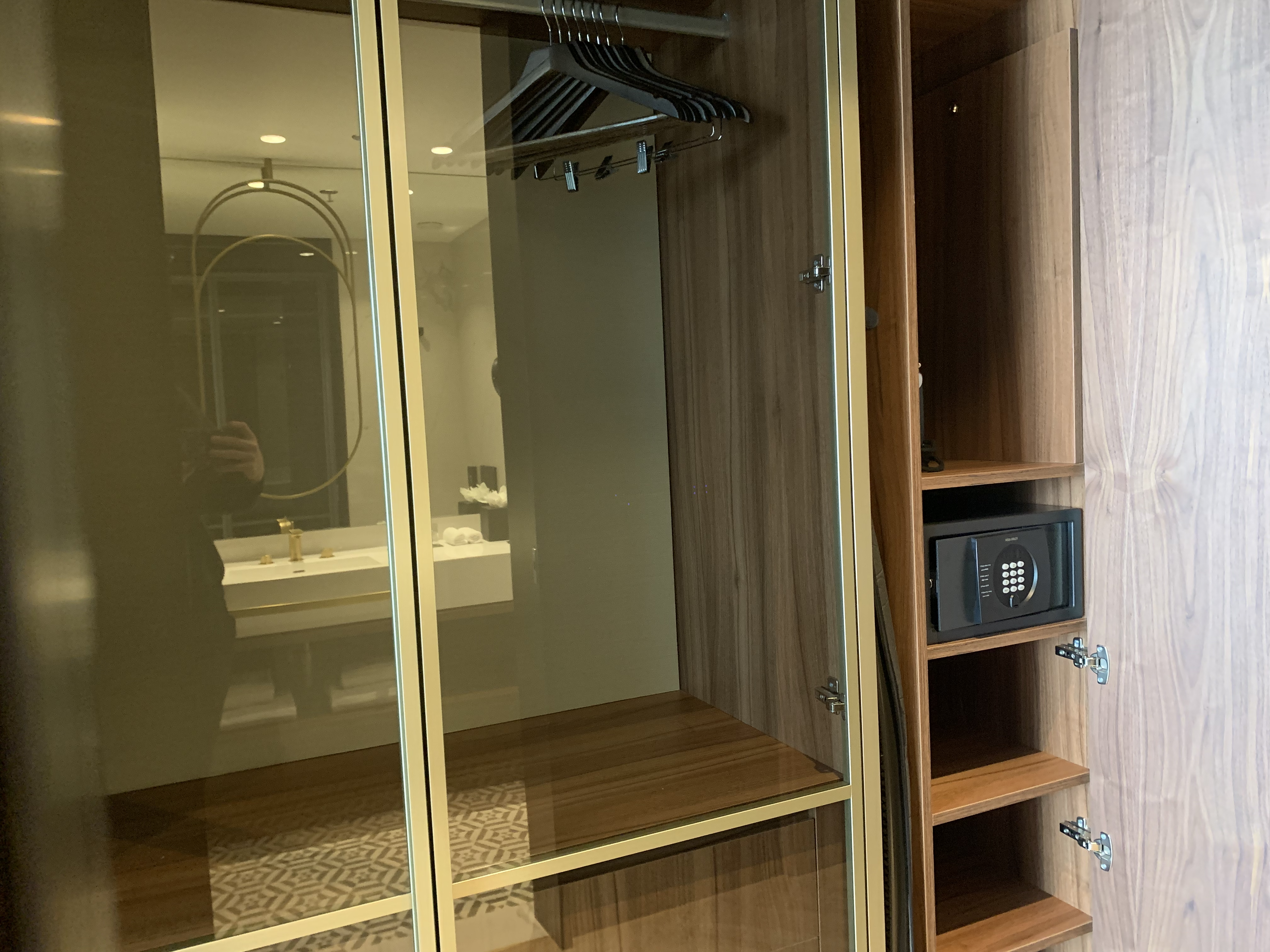 Renaissance Porto Lapa Hotel closet hangers safe shelves