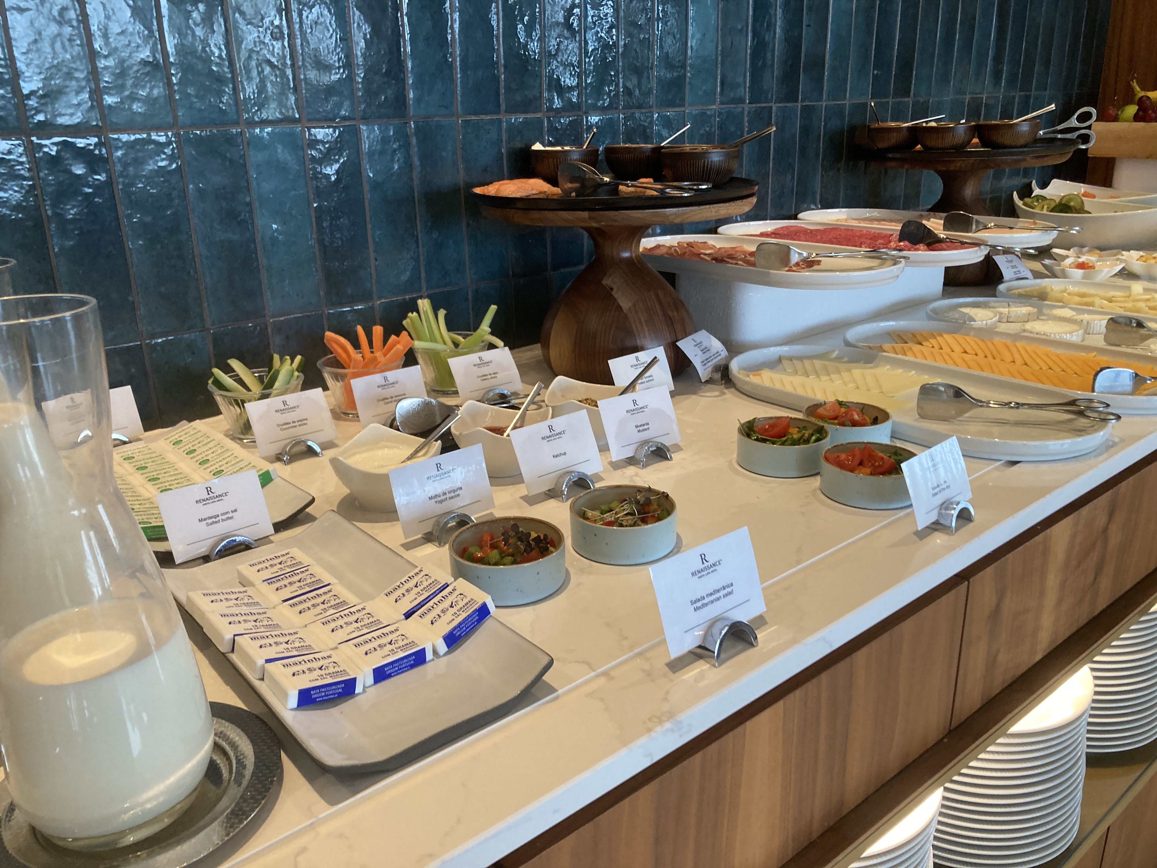 Renaissance Porto Lapa Hotel breakfast buffet cold cuts