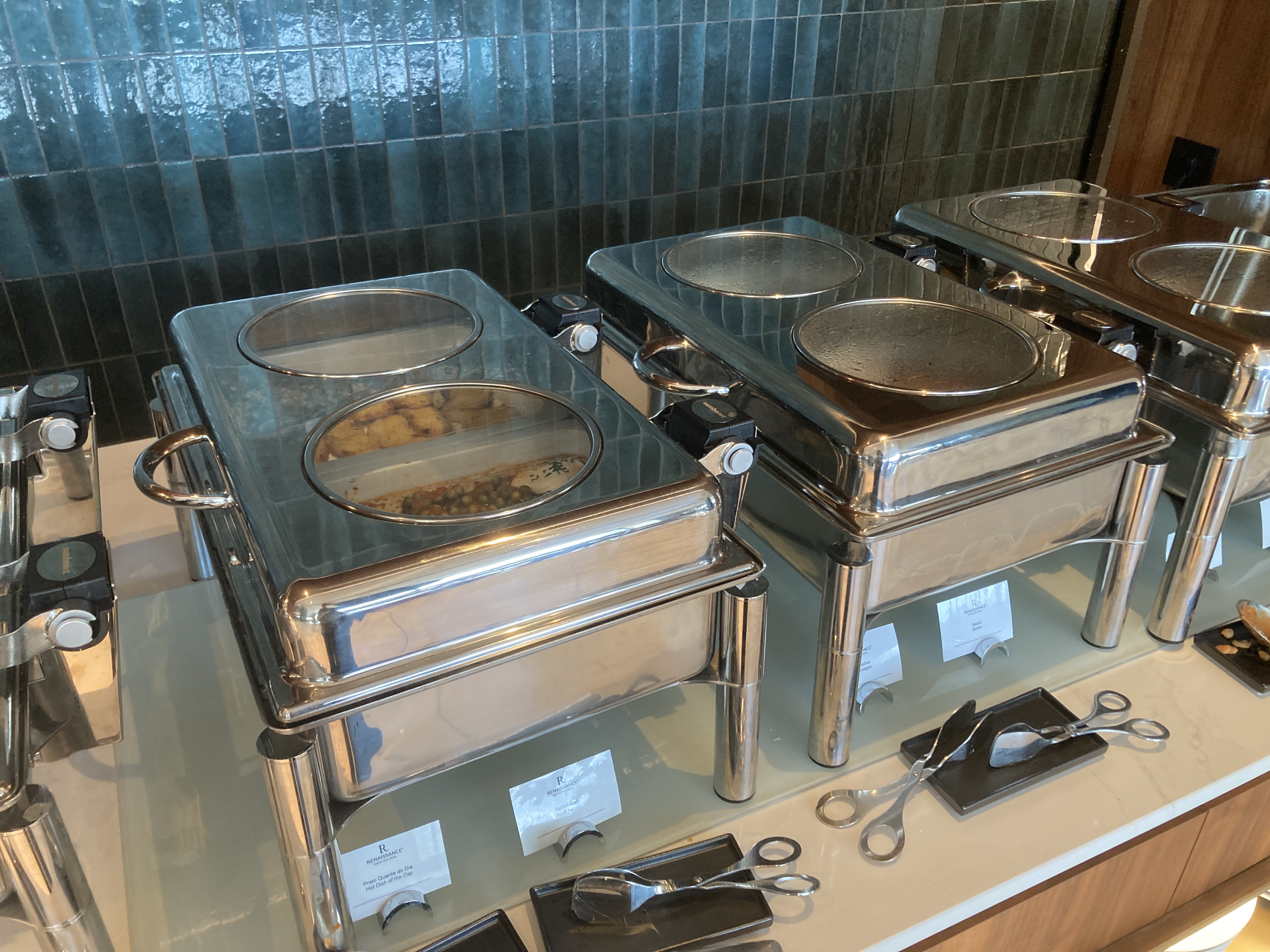 Renaissance Porto Lapa Hotel breakfast buffet hot dishes