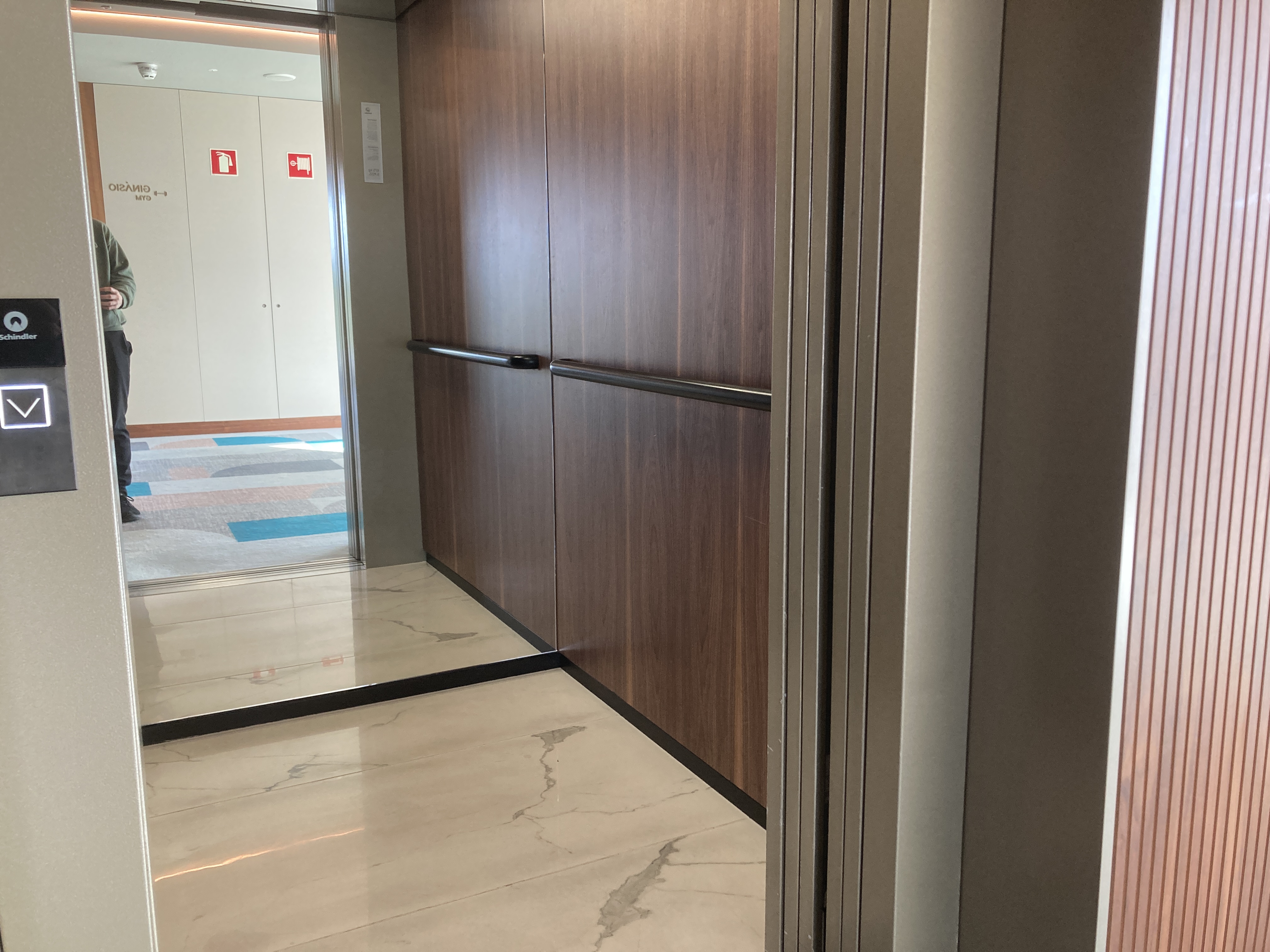 Renaissance Porto Lapa Hotel elevator interior
