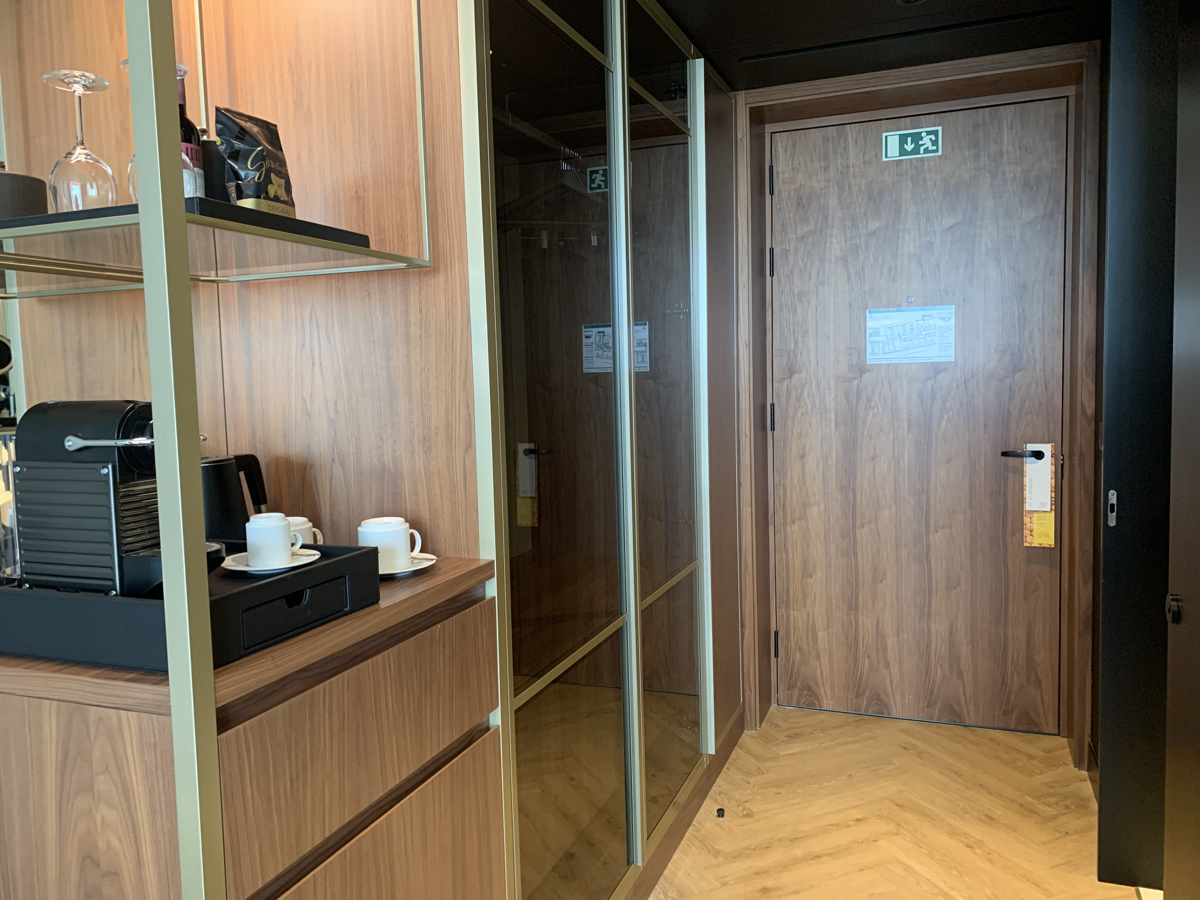 Renaissance Porto Lapa Hotel entryway