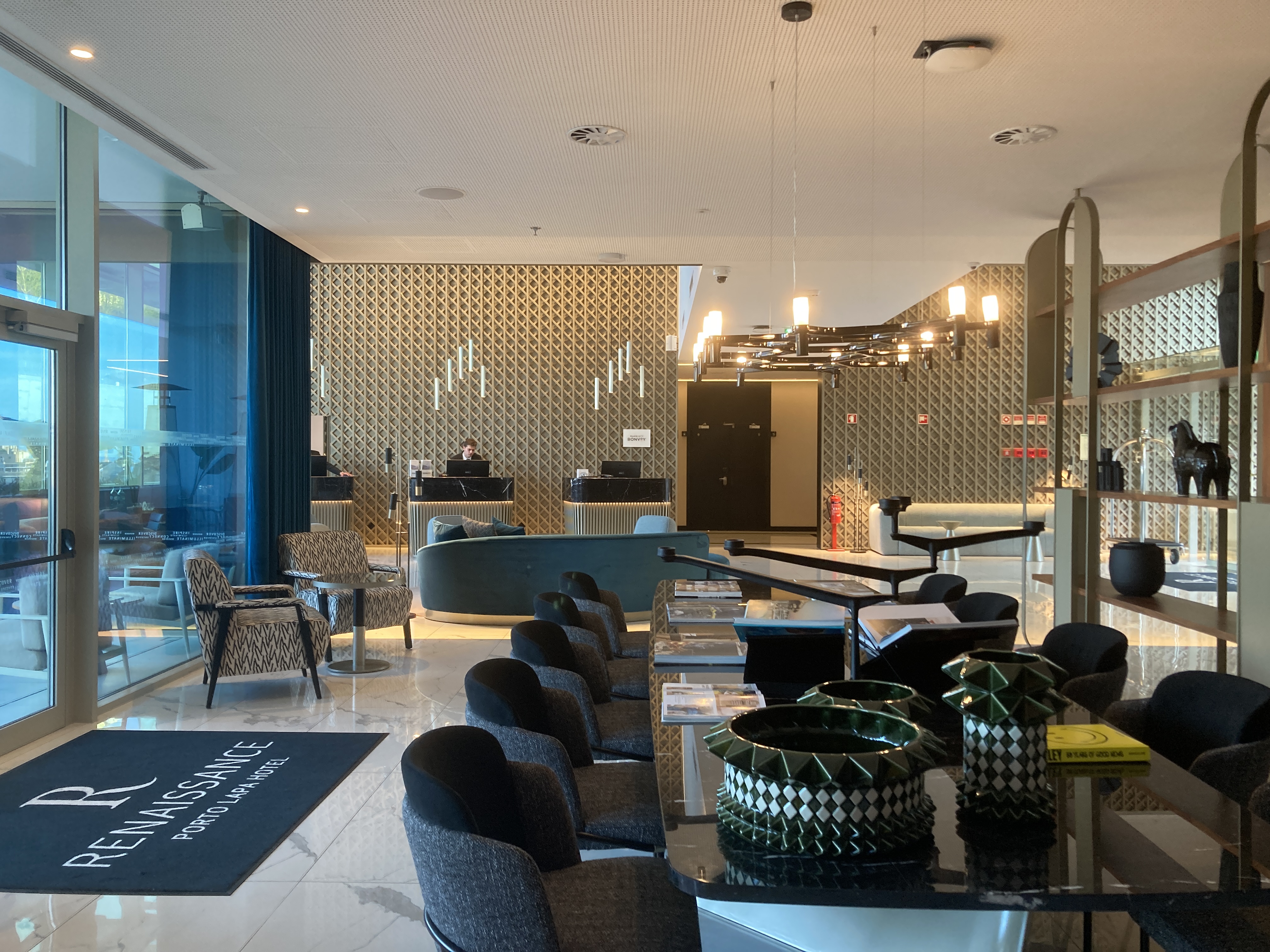 Renaissance Porto Lapa Hotel lobby seating