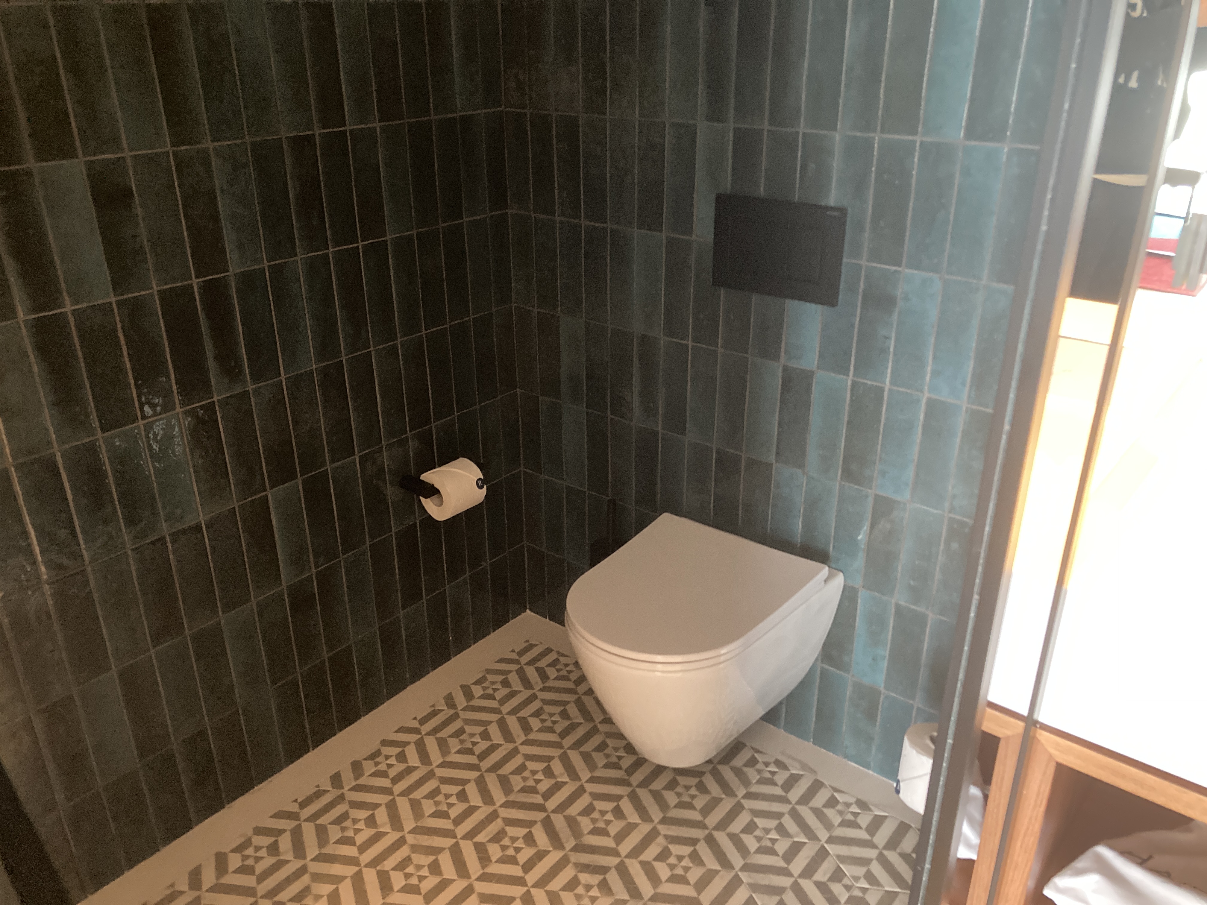 Renaissance Porto Lapa Hotel master bathroom toilet