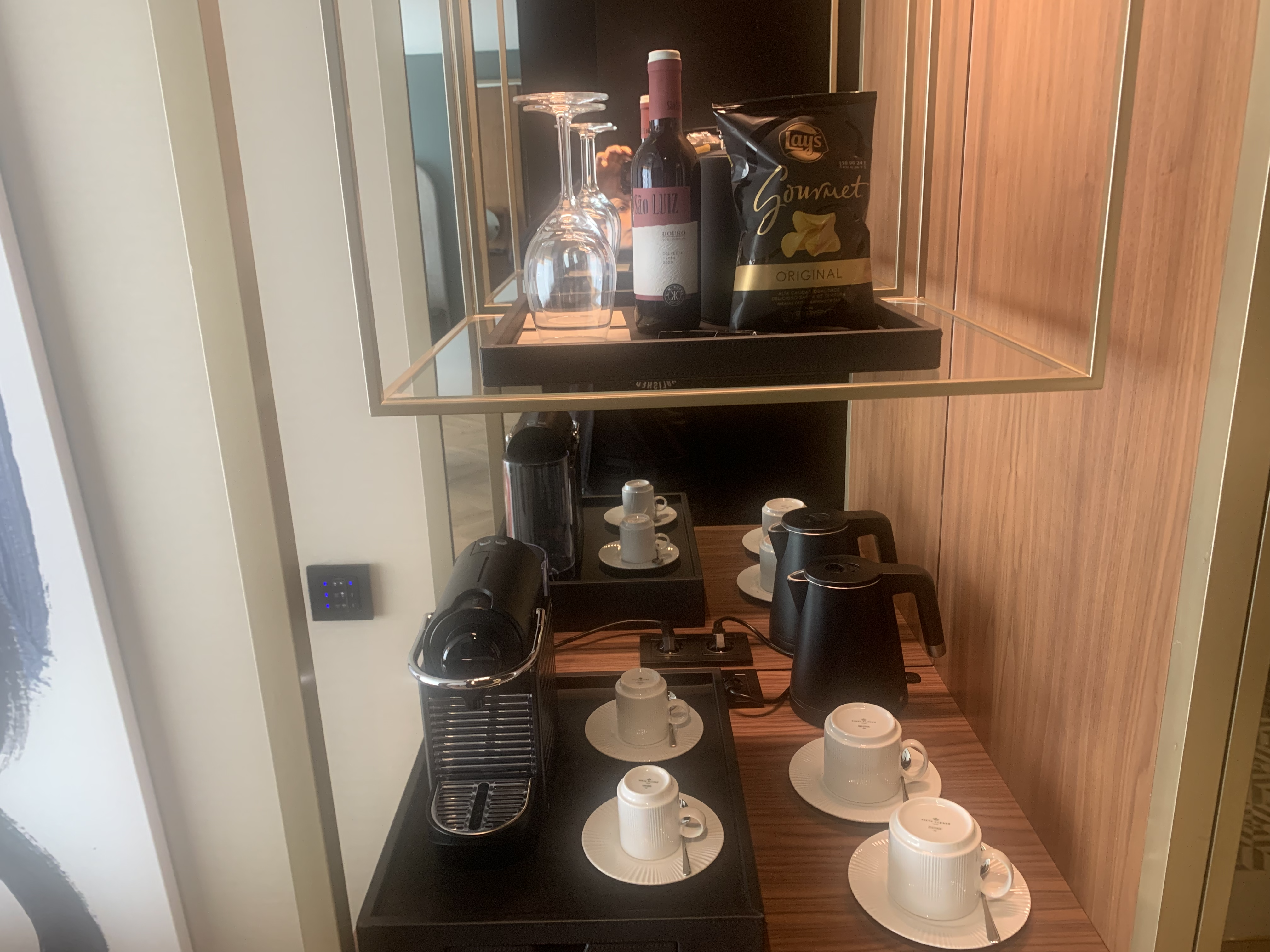 Renaissance Porto Lapa Hotel mini bar