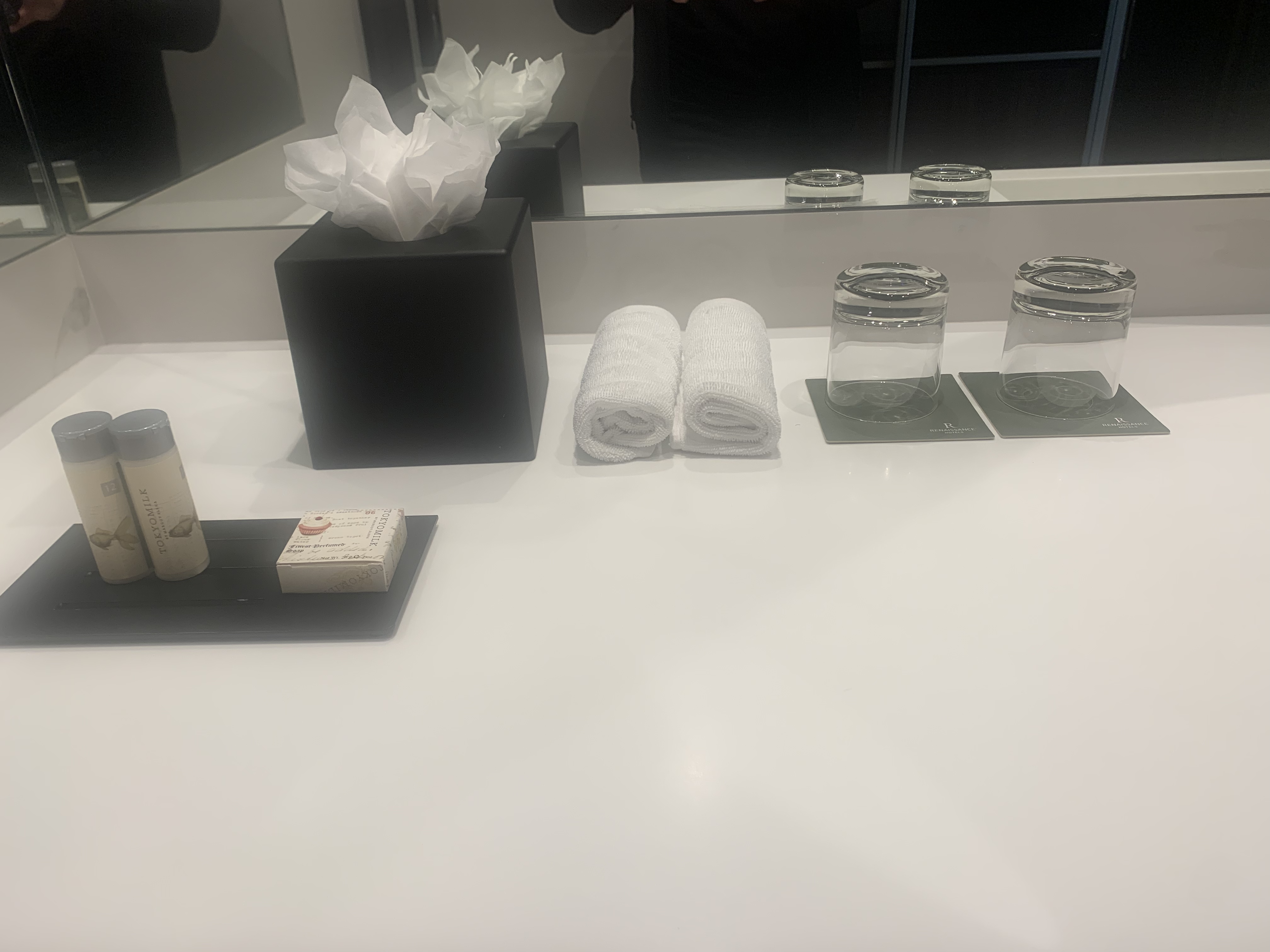 Renaissance Porto Lapa Hotel second bathroom toiletries