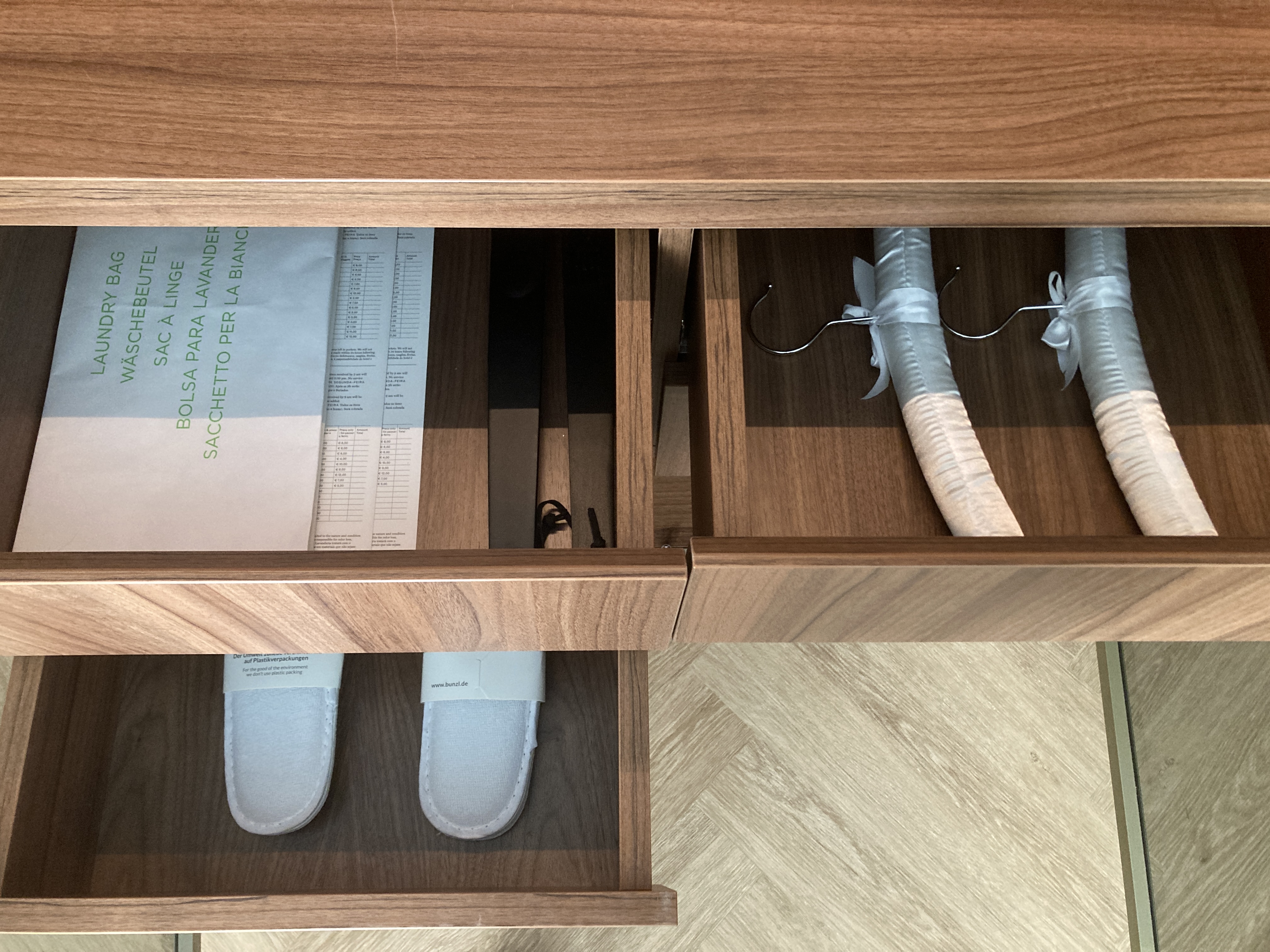 Renaissance Porto Lapa Hotel suite bedroom closet drawers
