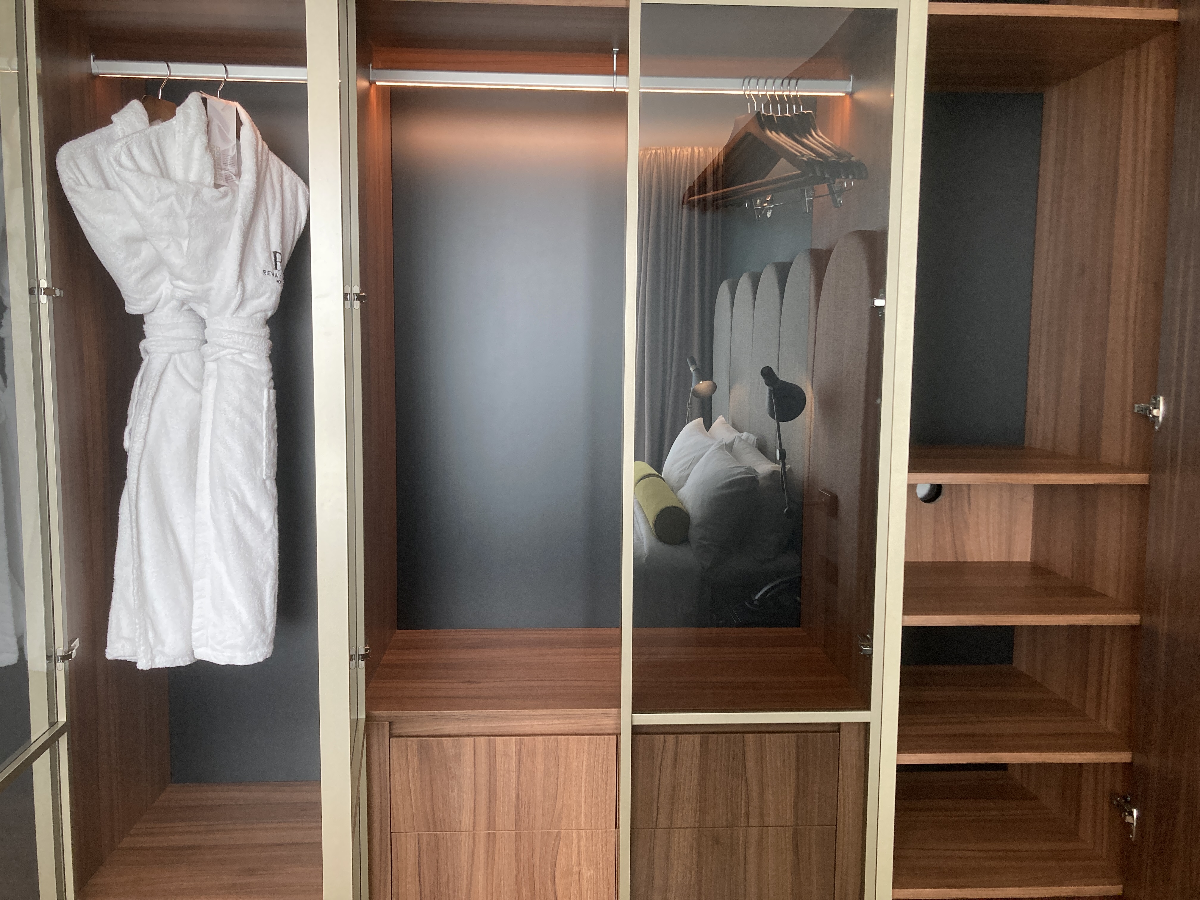 Renaissance Porto Lapa Hotel suite bedroom closet