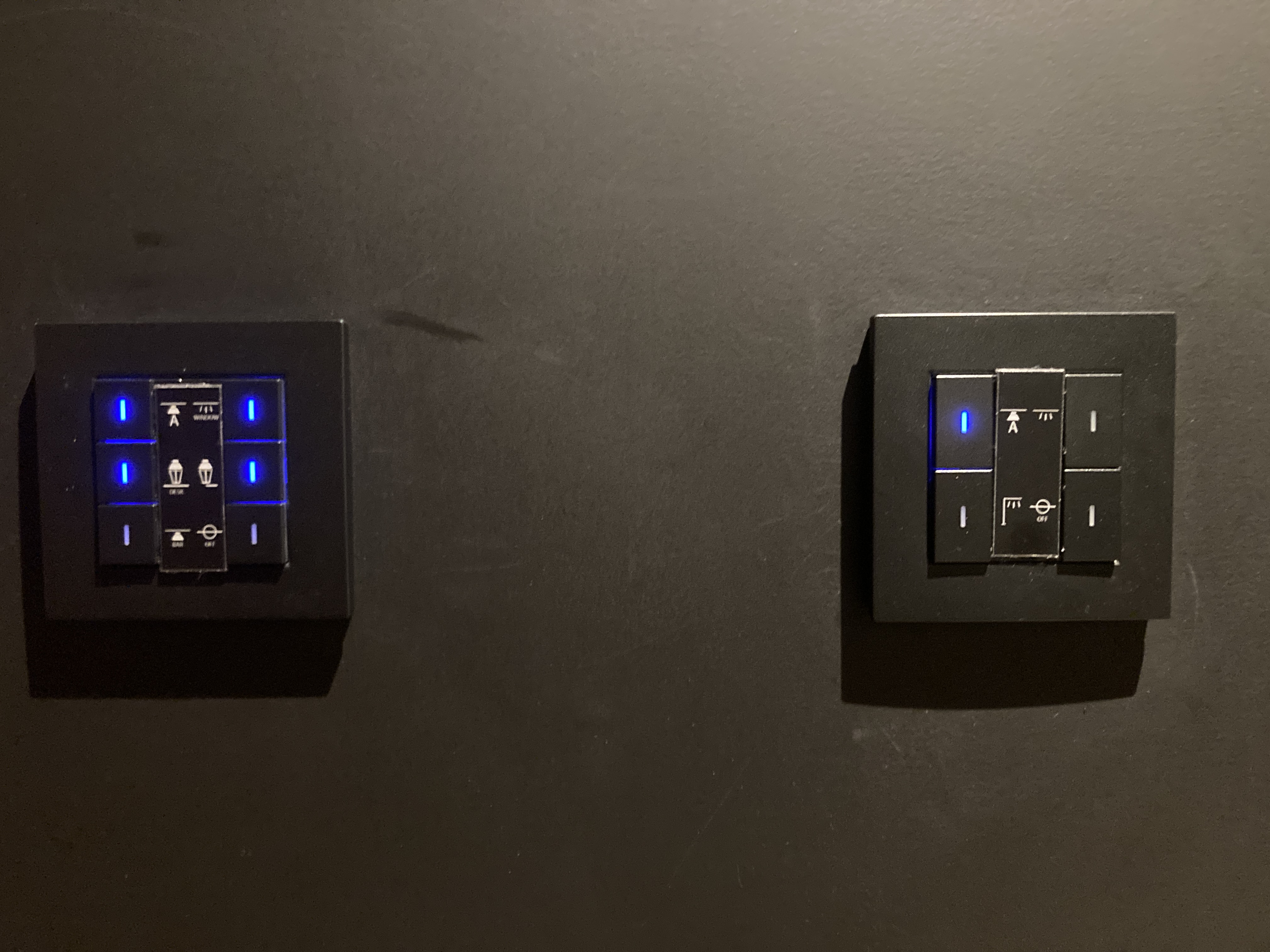 Renaissance Porto Lapa Hotel suite bedroom light switches