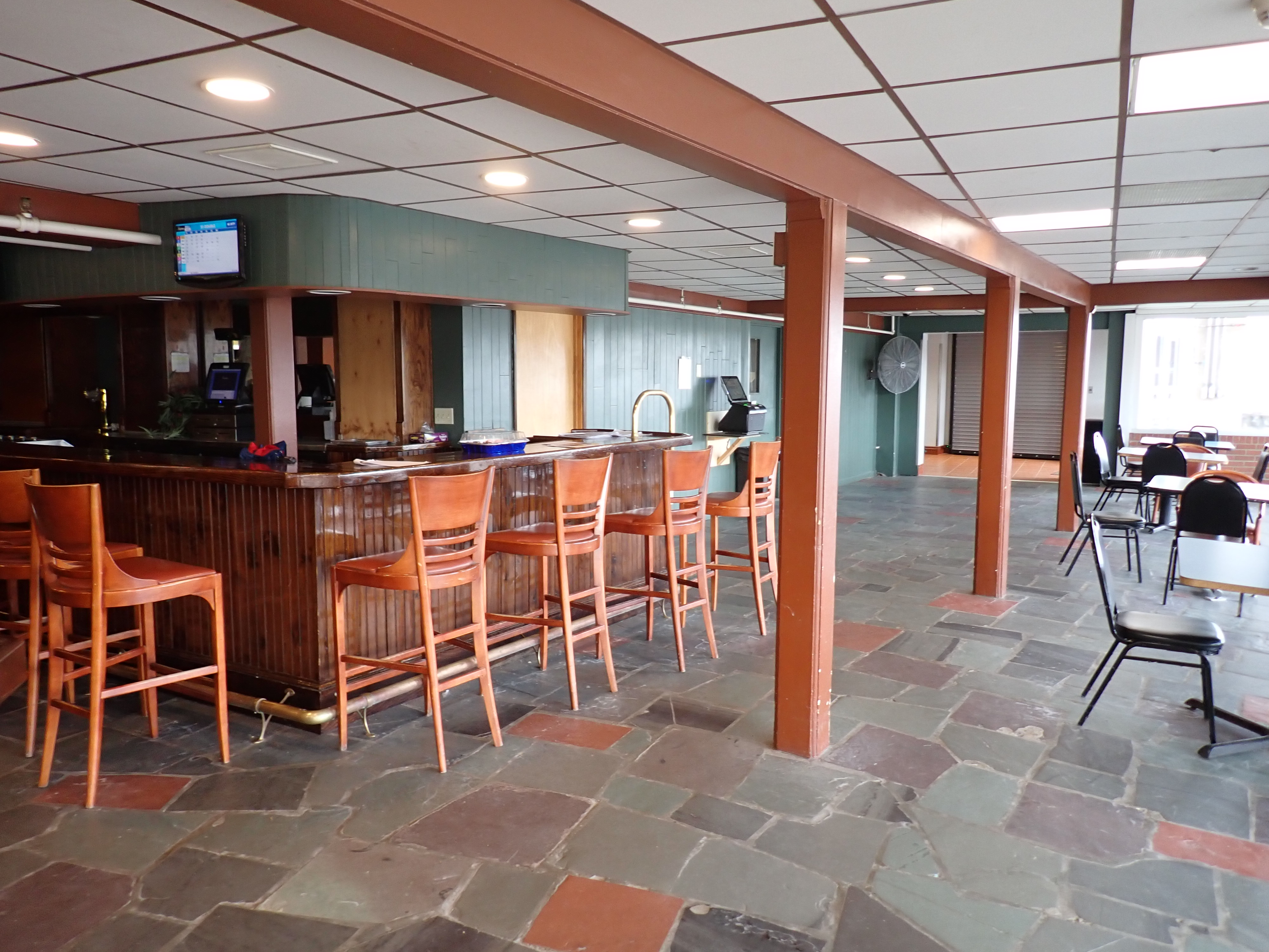 Saratoga Casino track bar