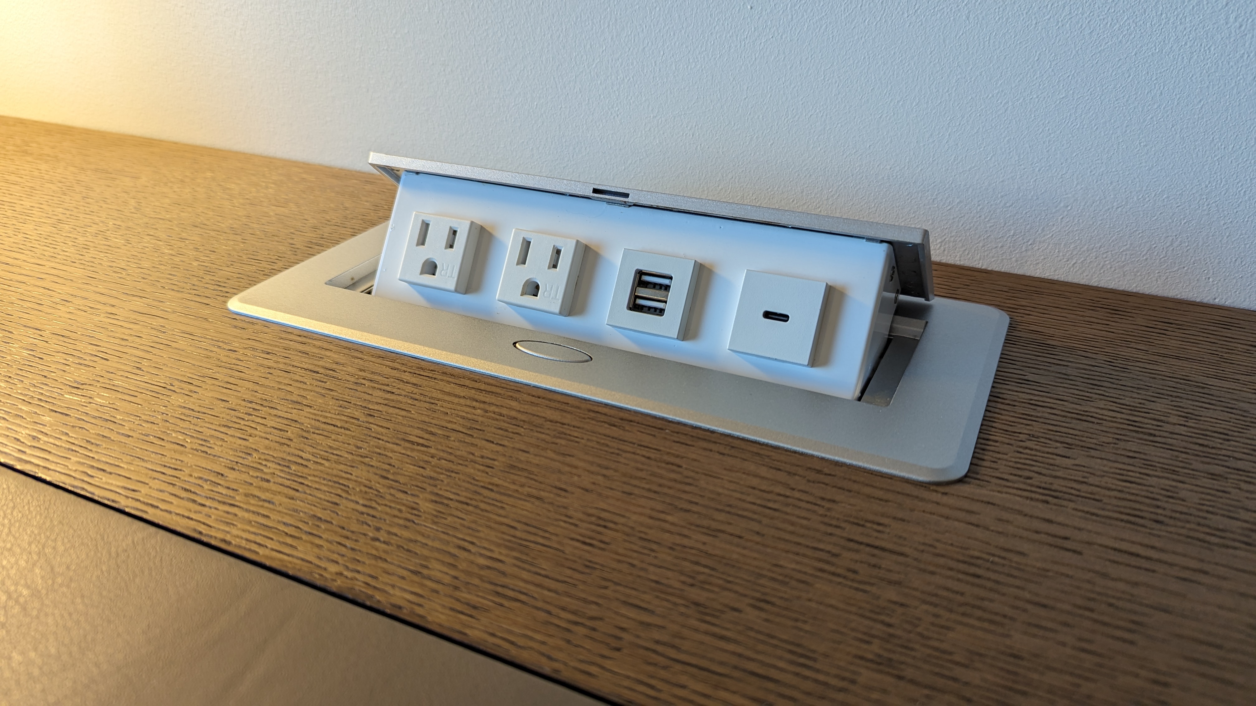 Thompson Houston guestroom bedroom desk plug Thompson Houston guestroom bedroom desk plug