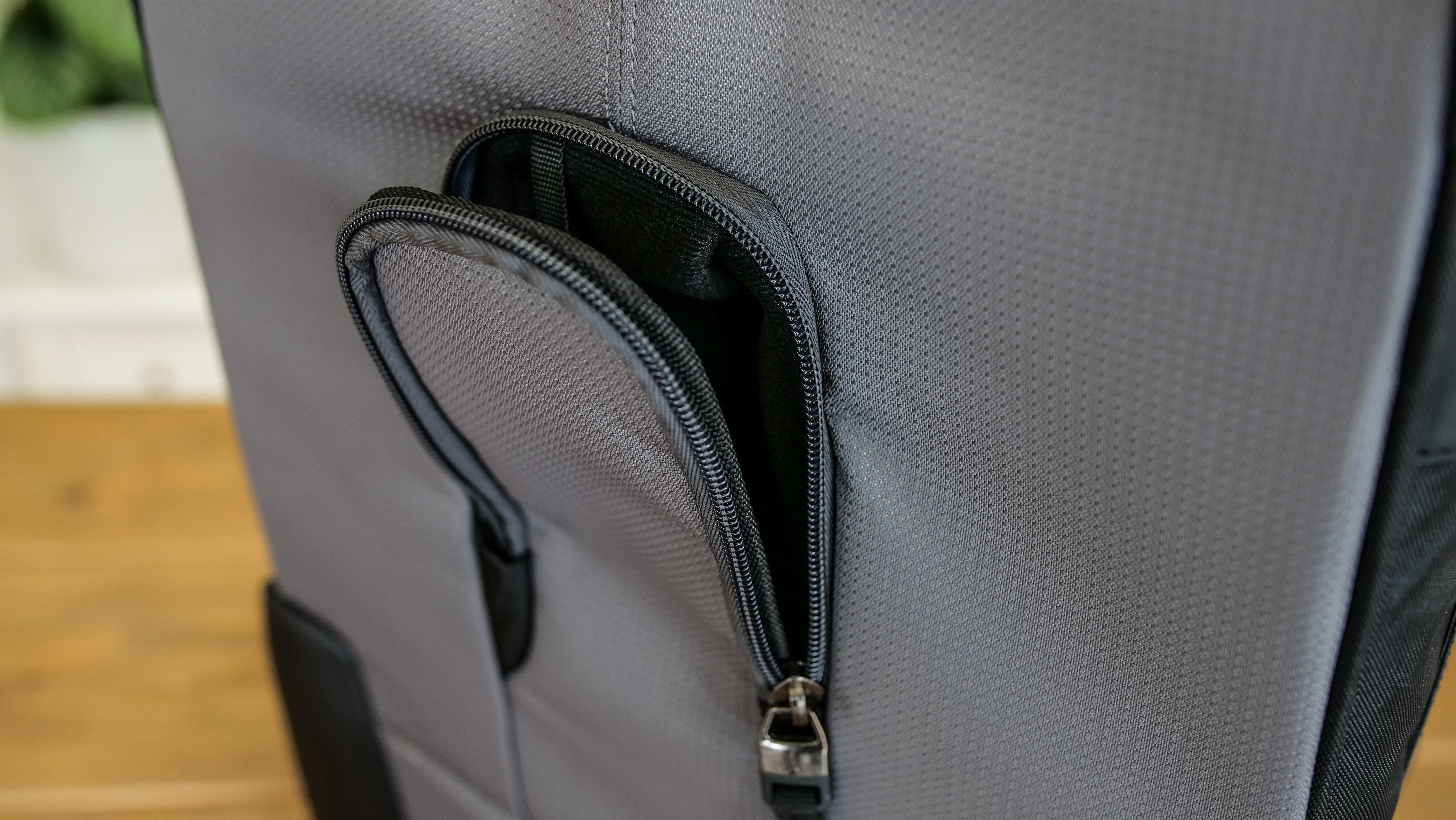 Travelpro Bold Softside exterior pockets Travelpro Bold Softside exterior pockets
