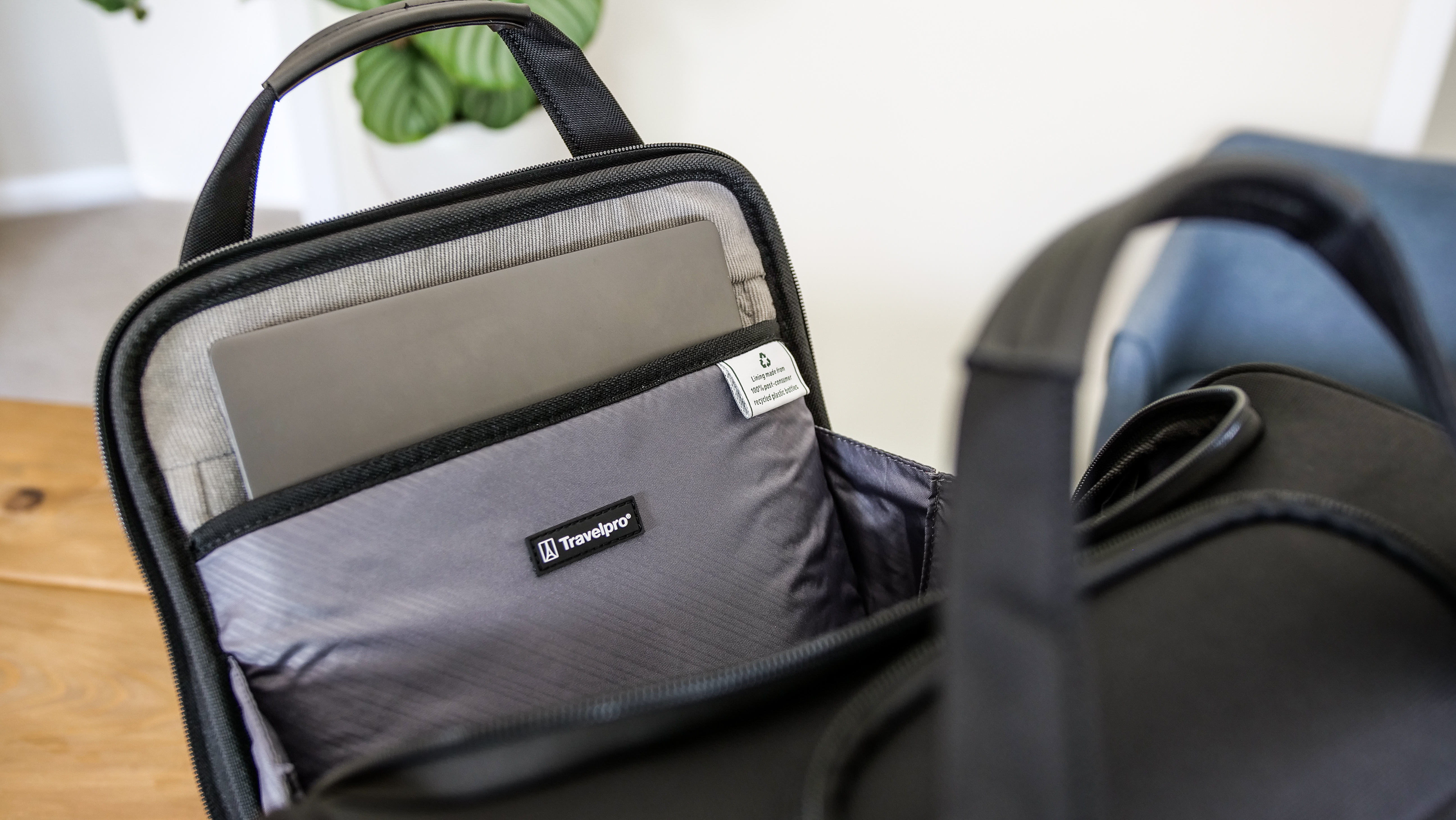 Travelpro Crew Versapack Laptop Pocket