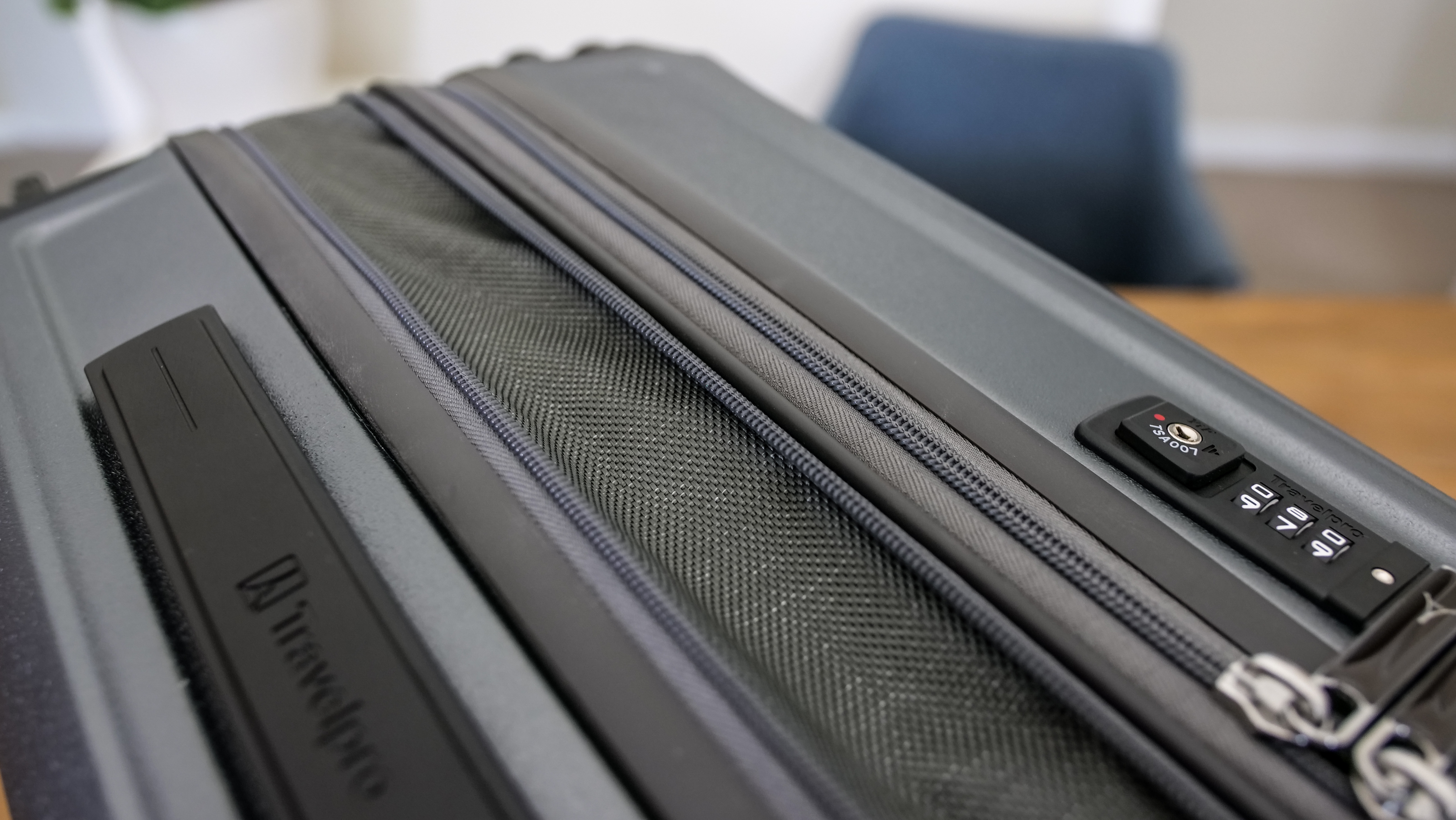 Travelpro Platinum Elite Hardside Expansion Zipper