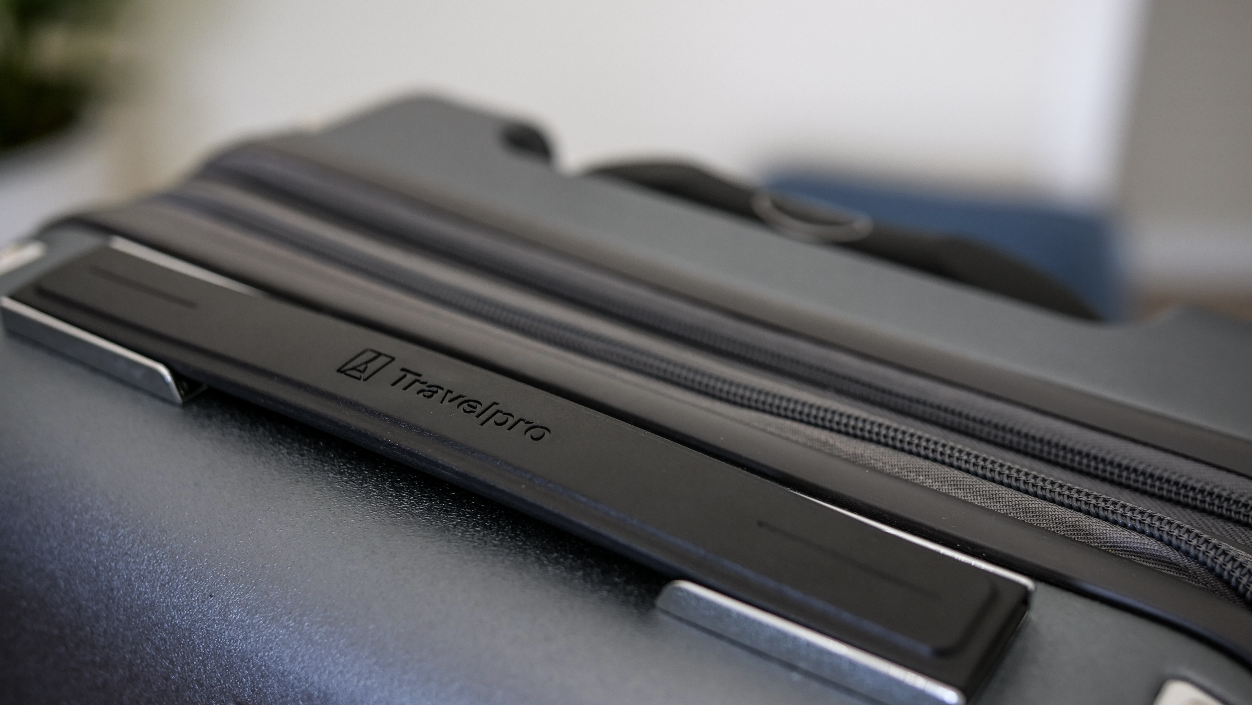 Travelpro Platinum Elite Hardside carry handle
