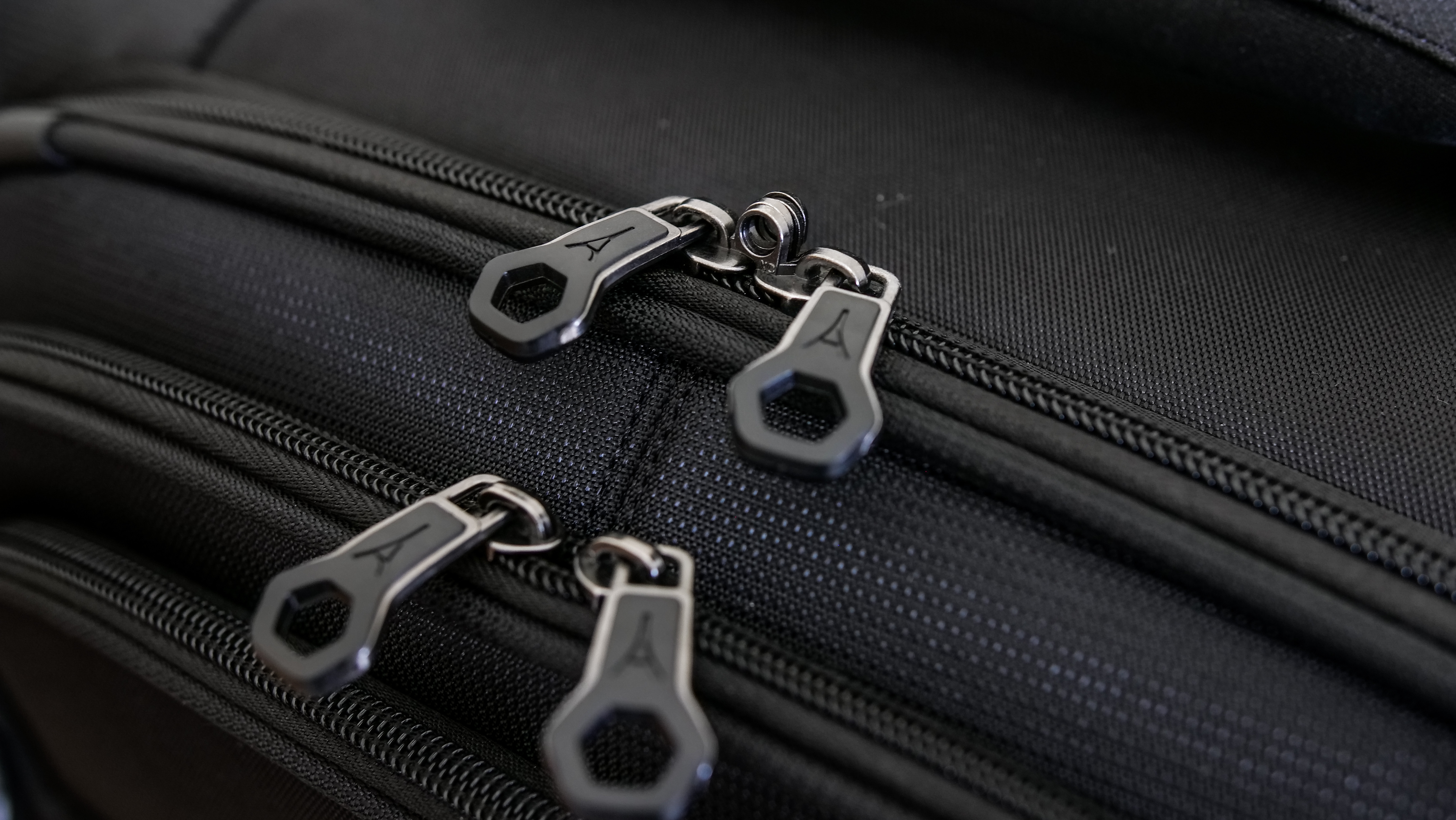 Travelpro Tourlite Zips