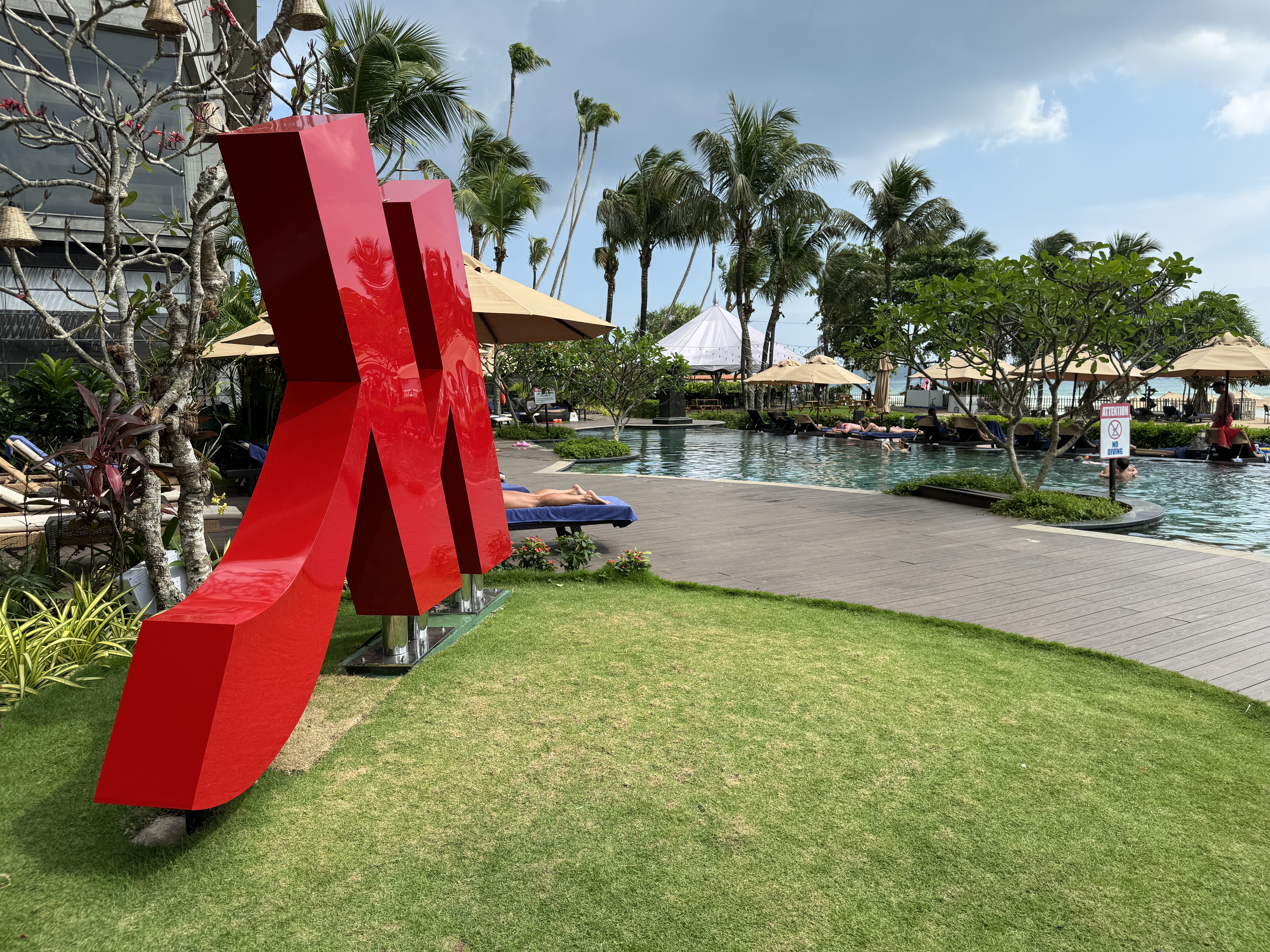 Weligama Bay Marriott M logo pool