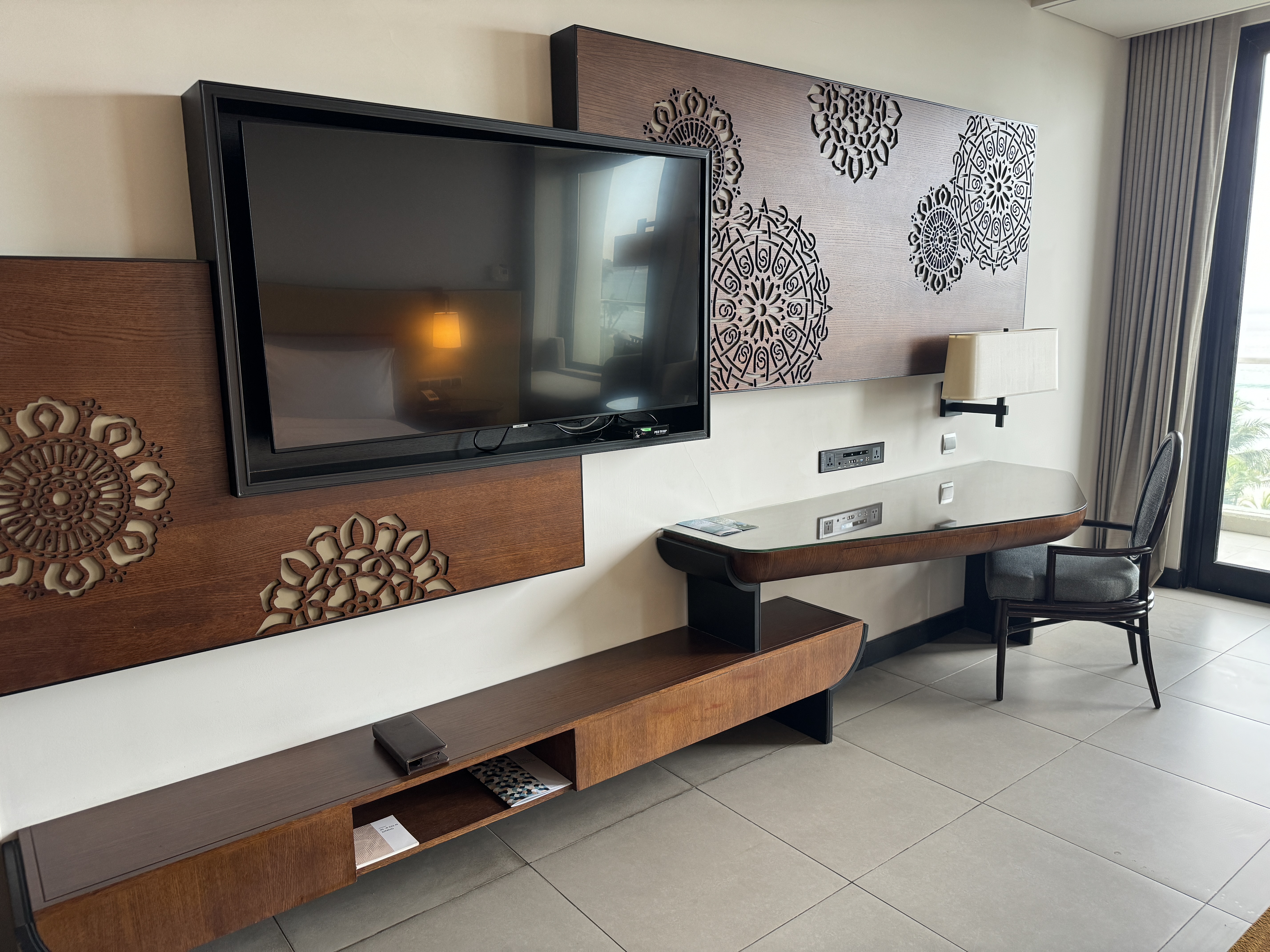 Weligama Bay Marriott king room TV