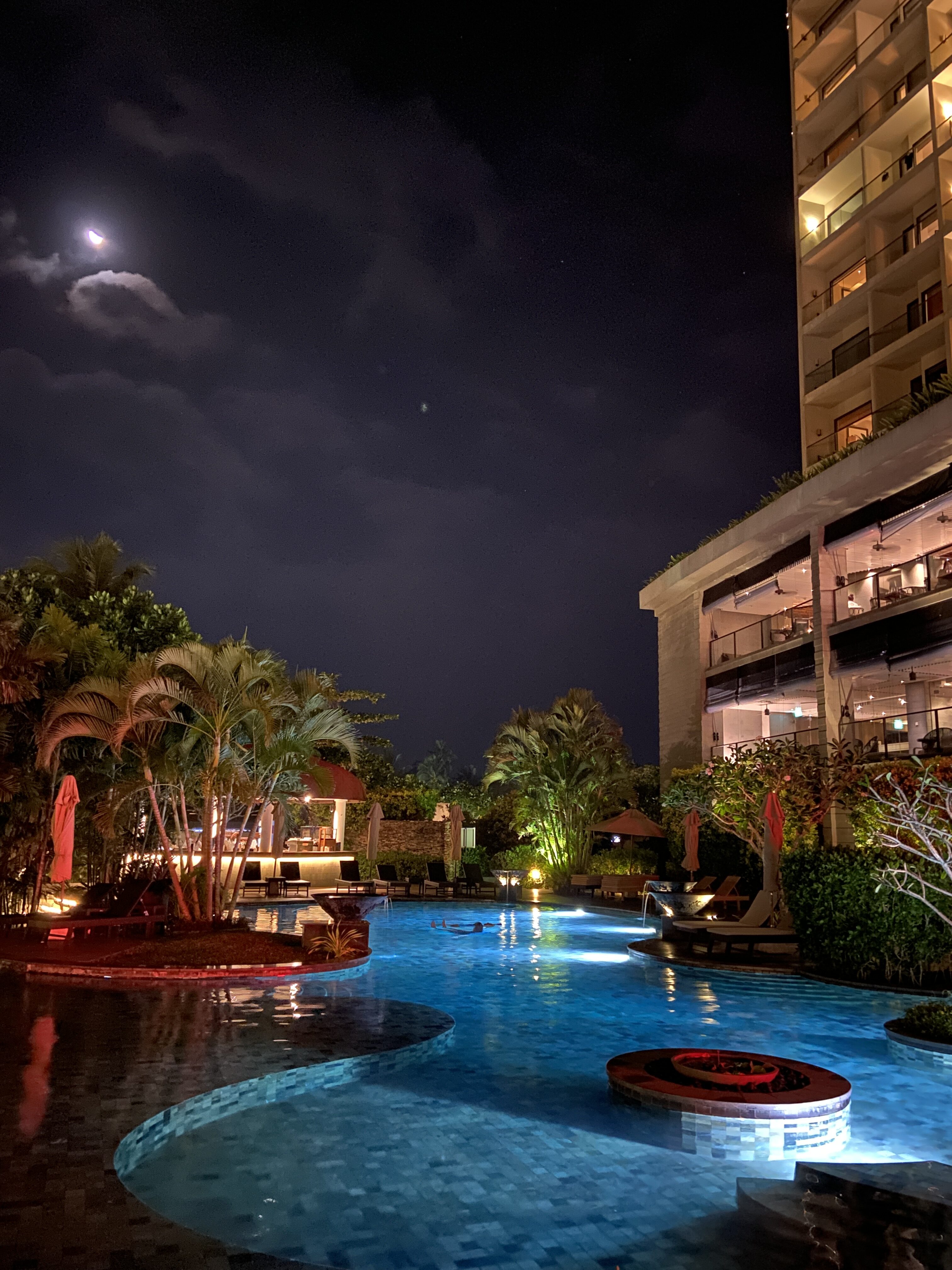 Weligama Bay Marriott moon by pool