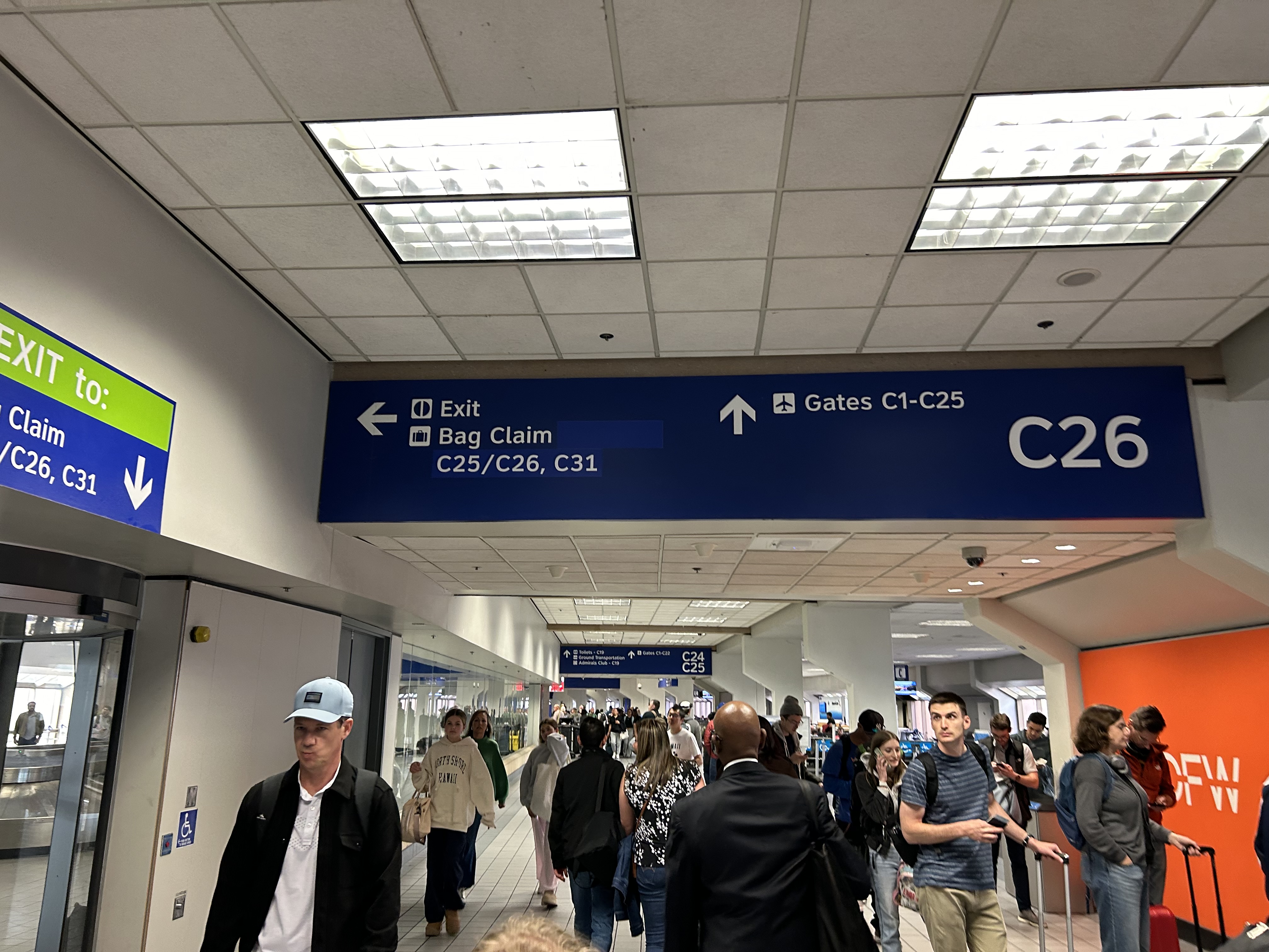 AA 738 DFW gate carousel confusion