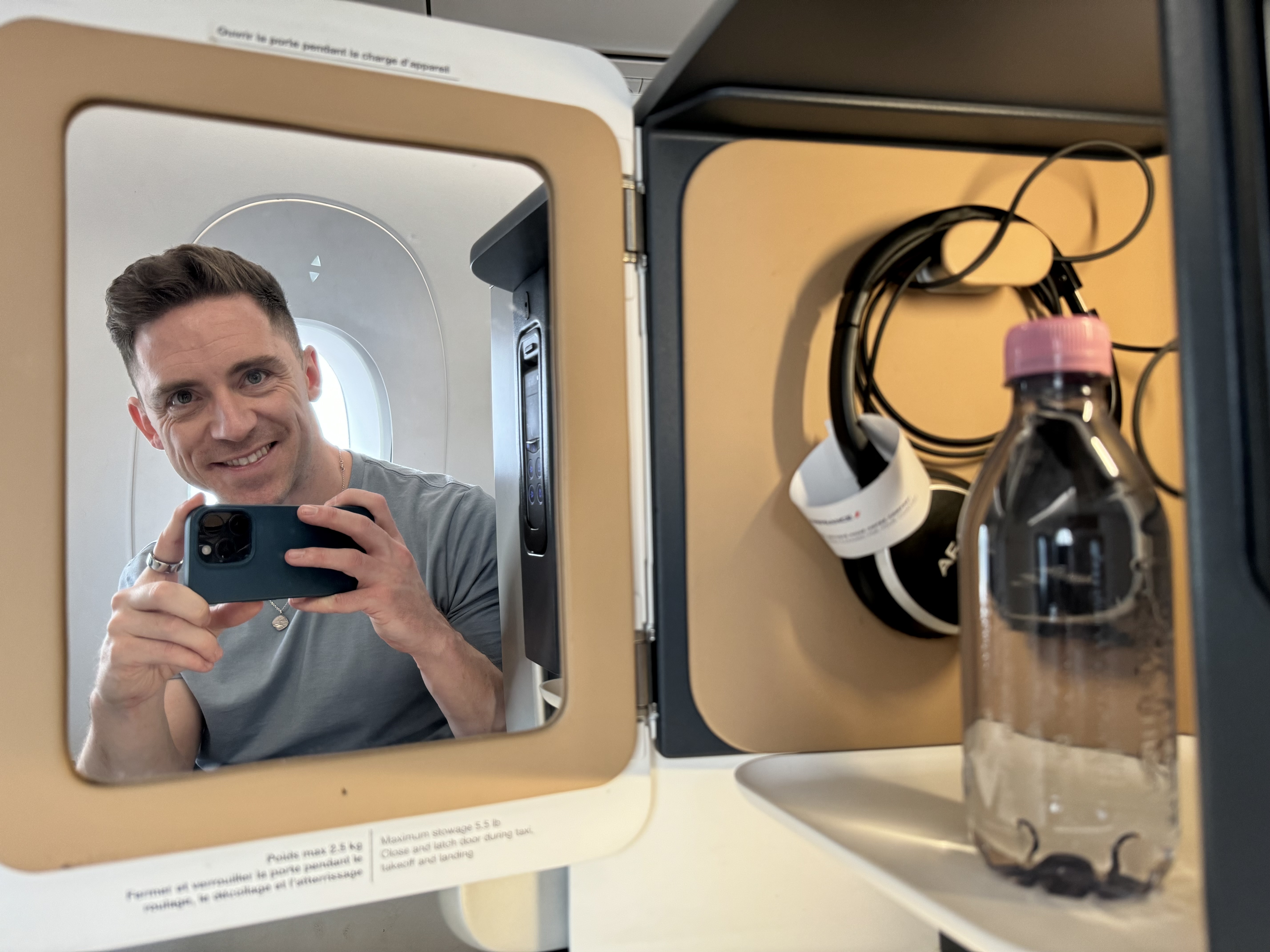 Air France Business Class Airbus A350 seat mirror Air France Business Class Airbus A350 seat mirror
