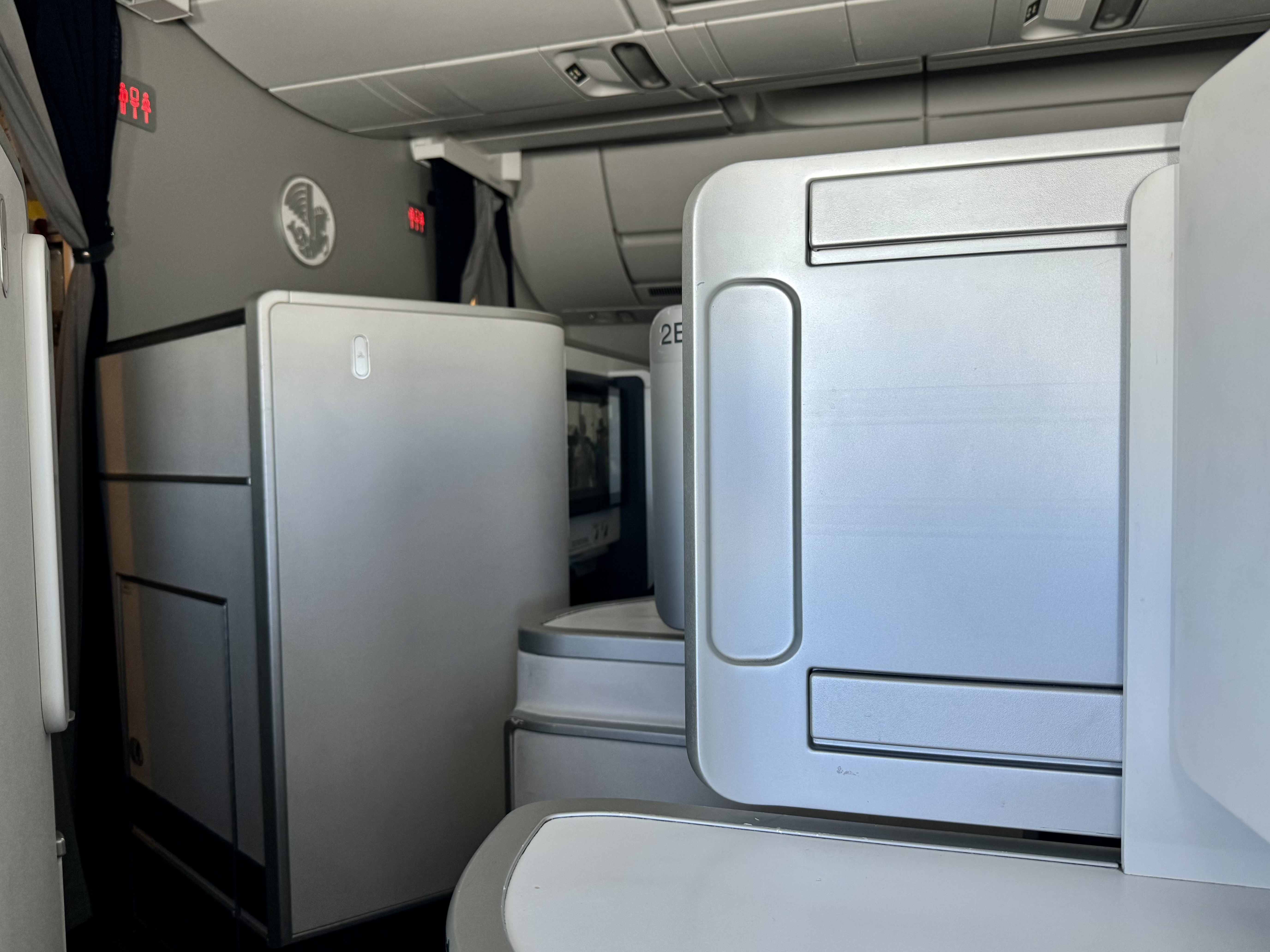Air France Business Class Airbus A350 seat privacy Air France Business Class Airbus A350 seat privacy