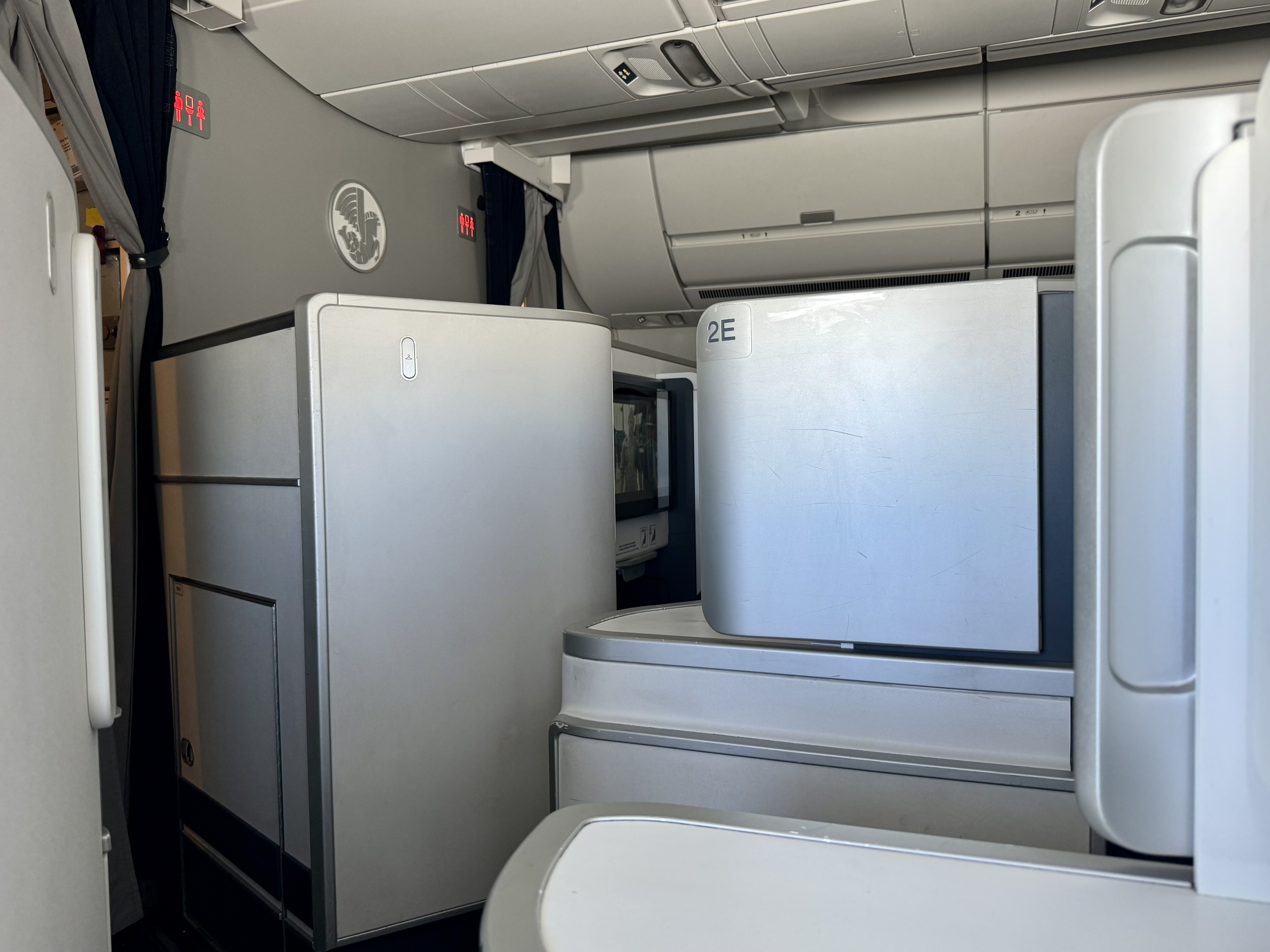 Air France Business Class Airbus A350 seat privacy Air France Business Class Airbus A350 seat privacy