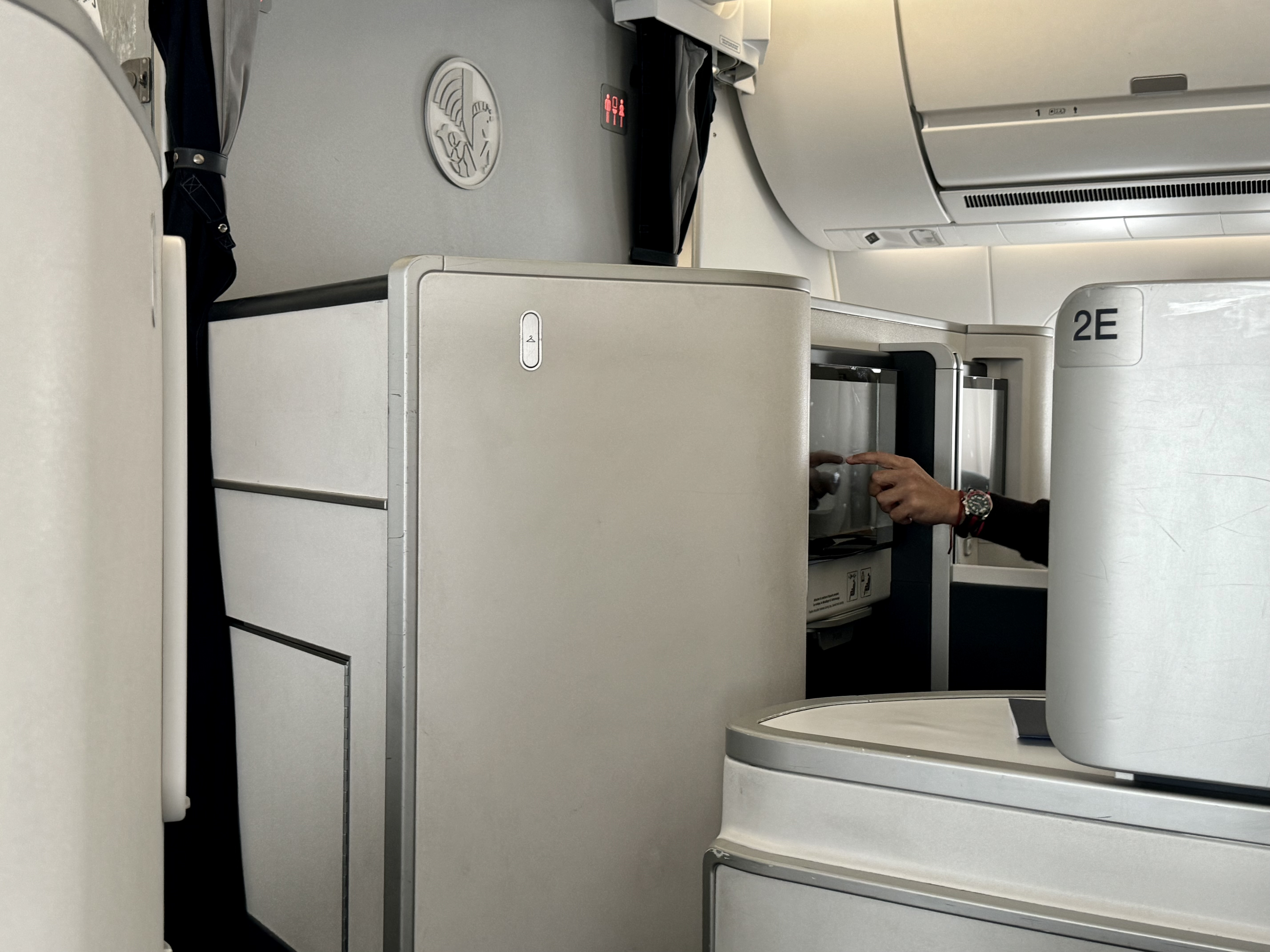 Air France Business Class Airbus A350 seat privacy Air France Business Class Airbus A350 seat privacy