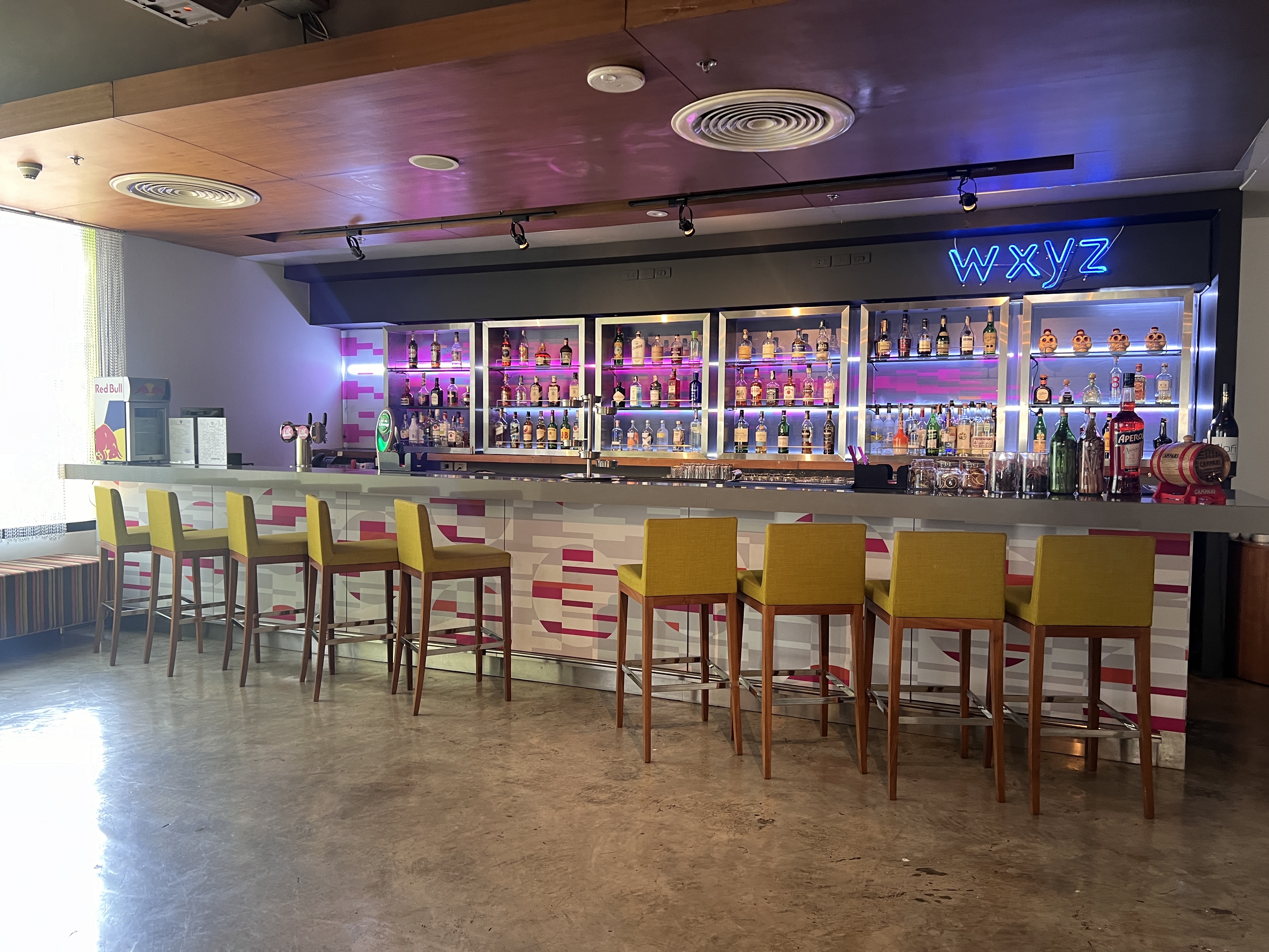 Aloft Bangkok Sukhumvit 11 WXYZ Bar Aloft Bangkok Sukhumvit 11 WXYZ Bar