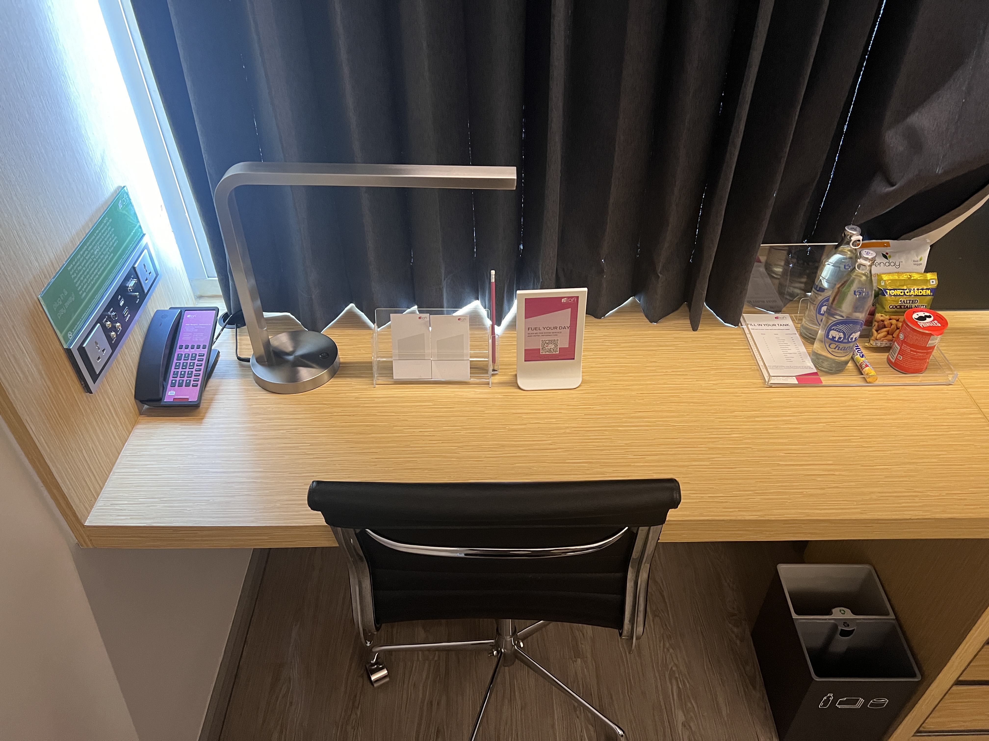 Aloft Bangkok Sukhumvit 11 workstation Aloft Bangkok Sukhumvit 11 workstation