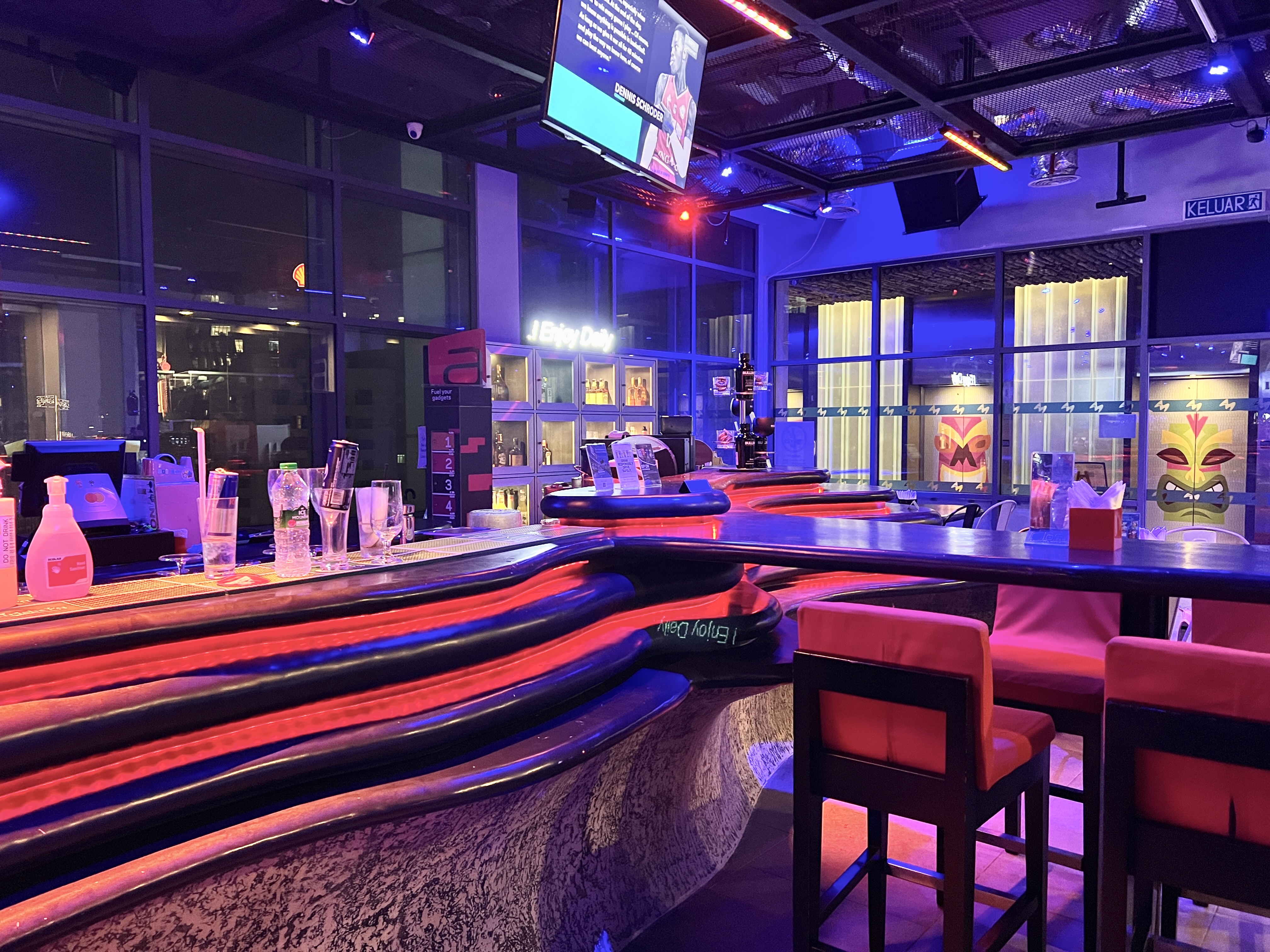Aloft Kuala Lumpur Sentral MAI Bar evening Aloft Kuala Lumpur Sentral MAI Bar evening