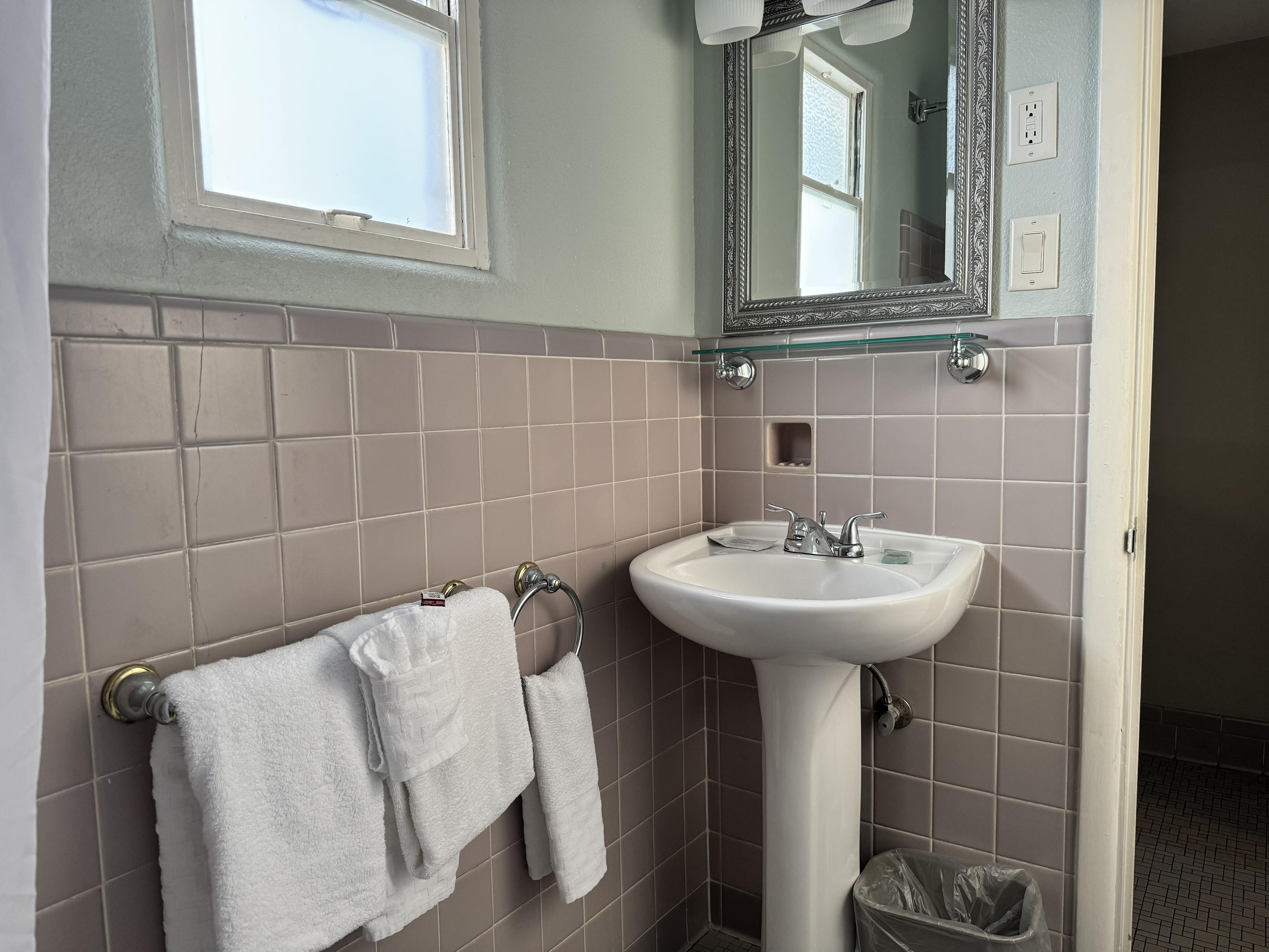 Best Western Rail Haven Springfield room bathroom sink Best Western Rail Haven Springfield room bathroom sink