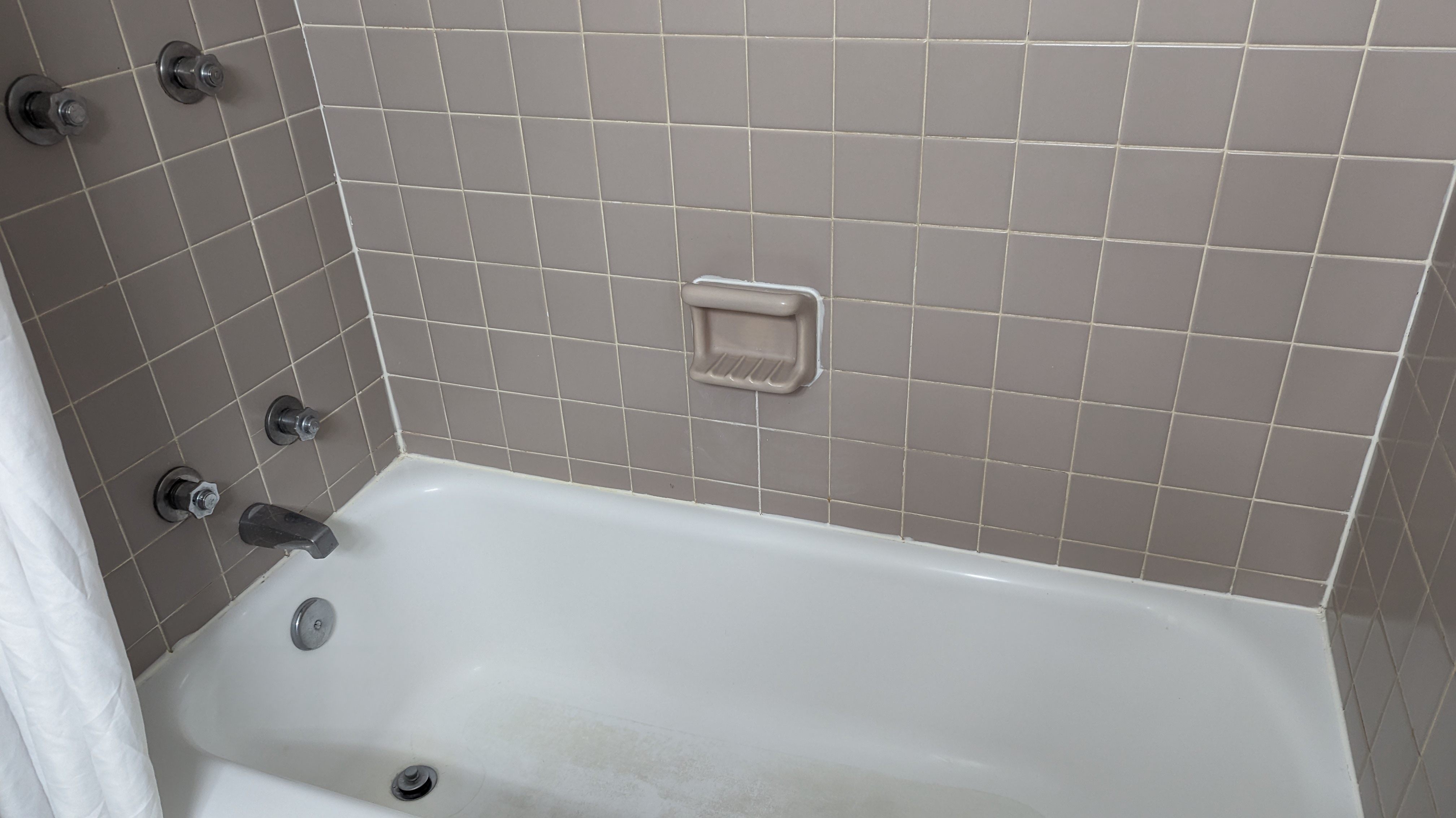 Best Western Rail Haven Springfield room bathtub Best Western Rail Haven Springfield room bathtub