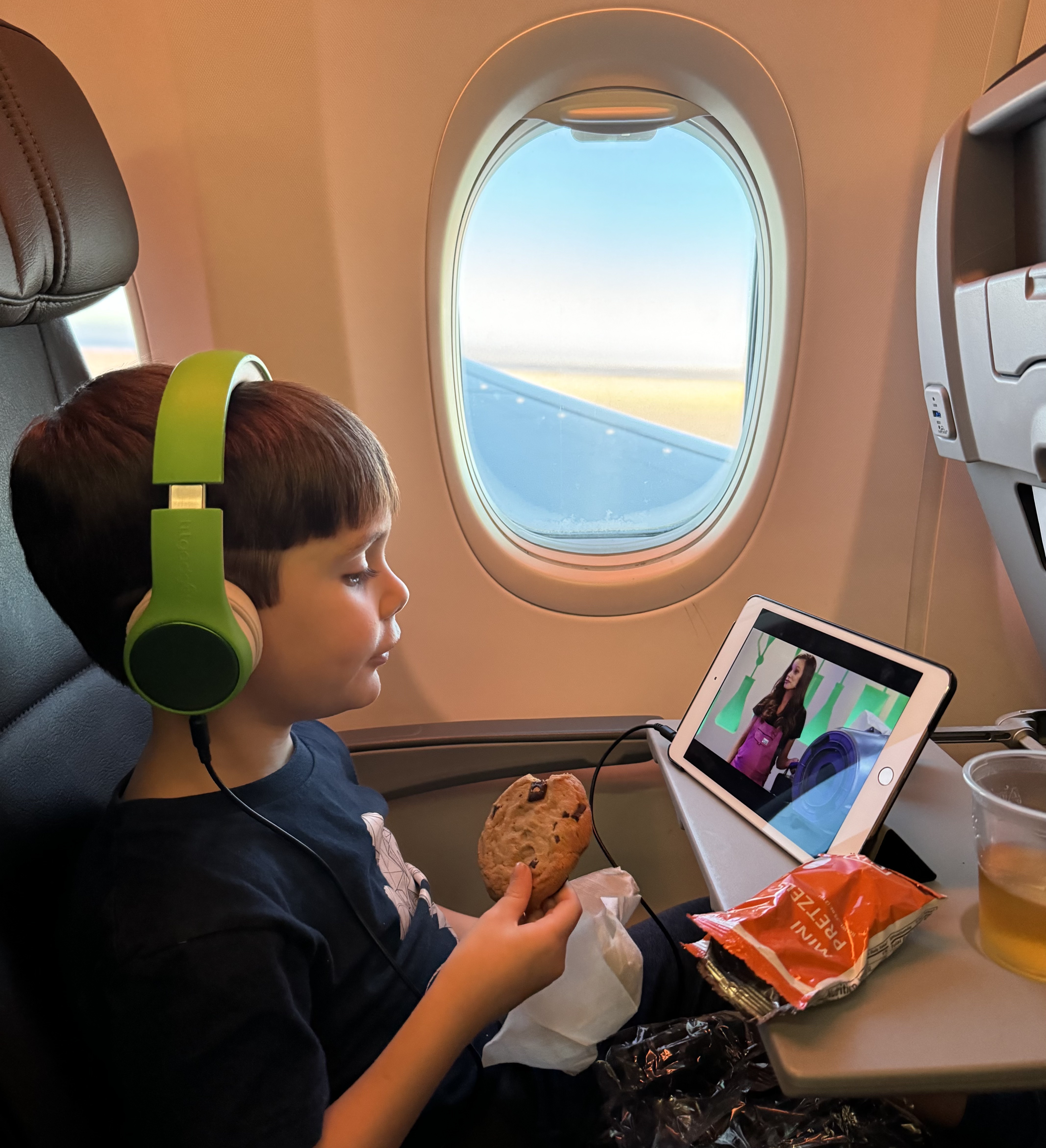 Boy on American Airlines economy 737 Boy on American Airlines economy 737