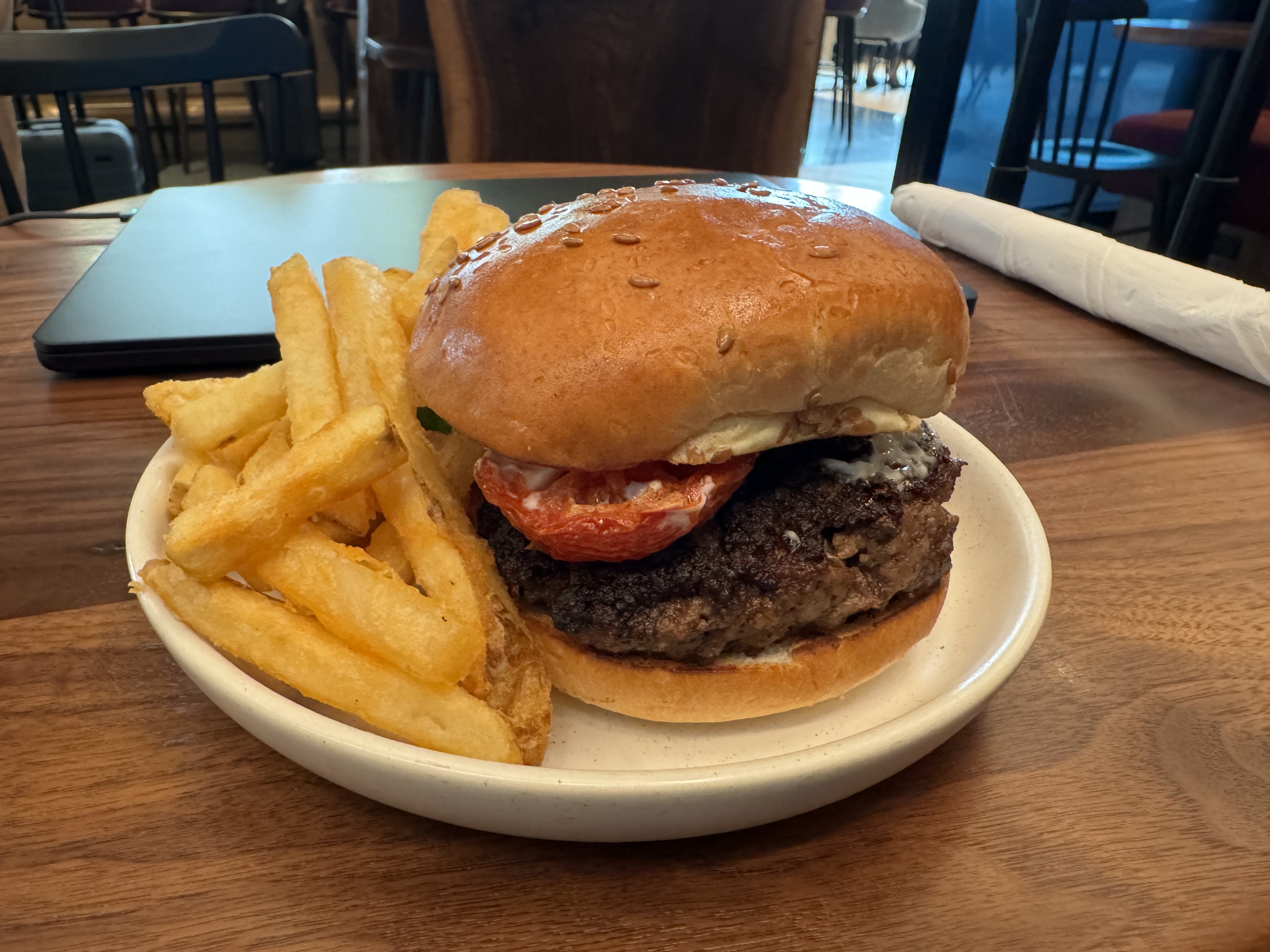 Chase Sapphire Lounge BOS burger Chase Sapphire Lounge BOS burger
